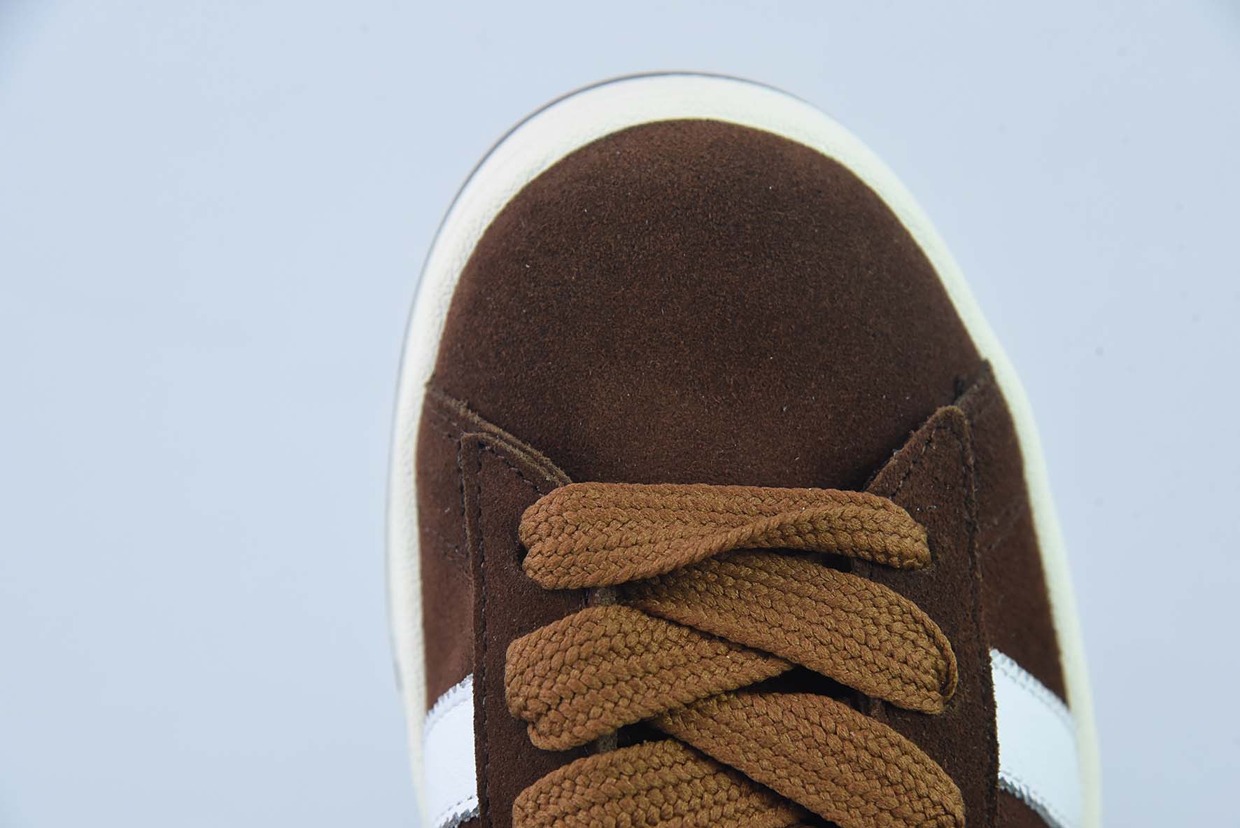 오리지널스 캠퍼스 00년대 대학 시리즈 브레드 스타일 클래식 레트로 로우탑 다용도 캐주얼 트레이너 플러피 모카 브라운 화이트 GY6433 사이즈: 36-45