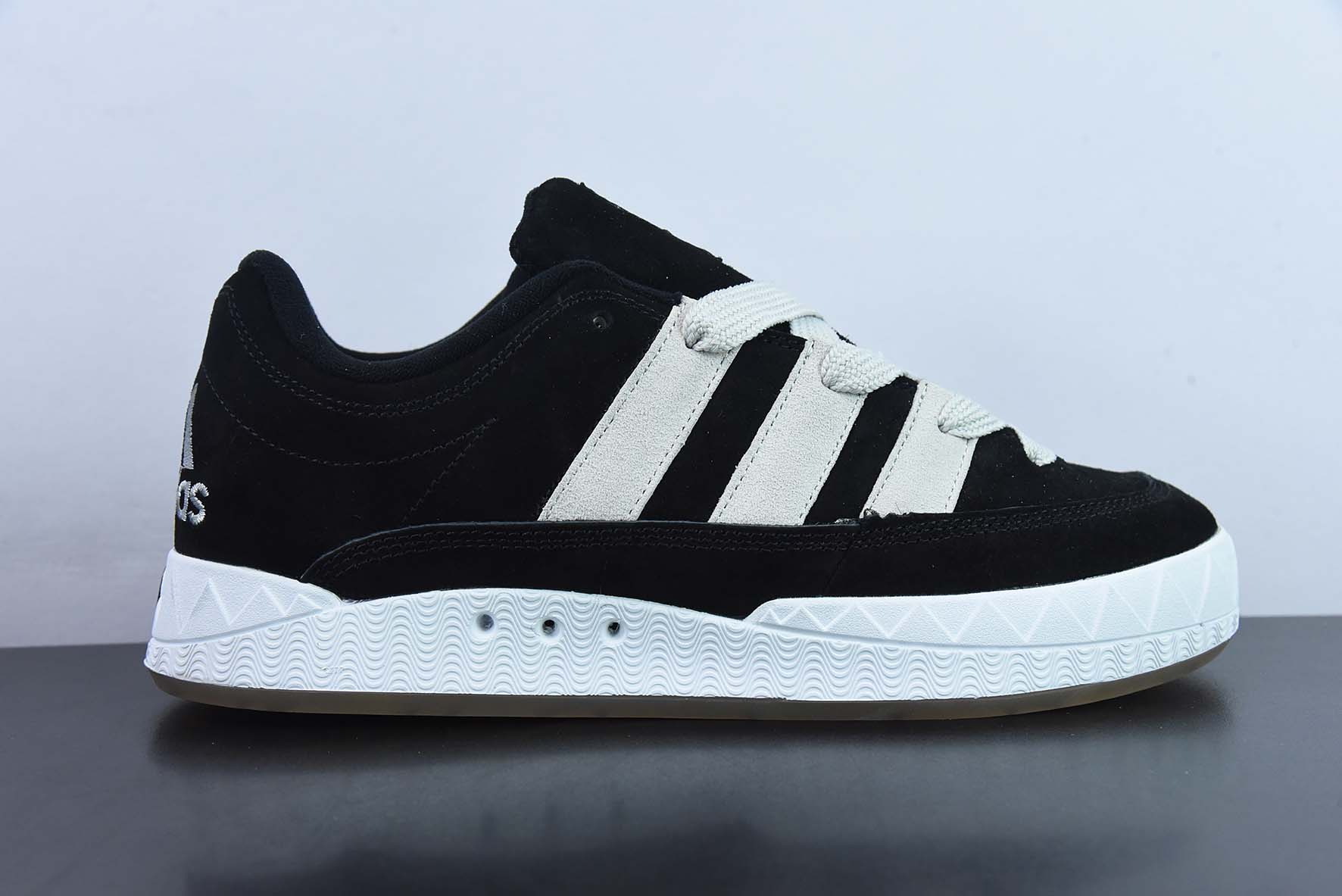 아디다스 아디매틱 로우 마티치 컬렉션 로우 탑 레트로 샤크 브레드 캐주얼 스포츠 캐주얼 스케이트보드 보드화 아이템 번호: GY5274 사이즈: 36-45