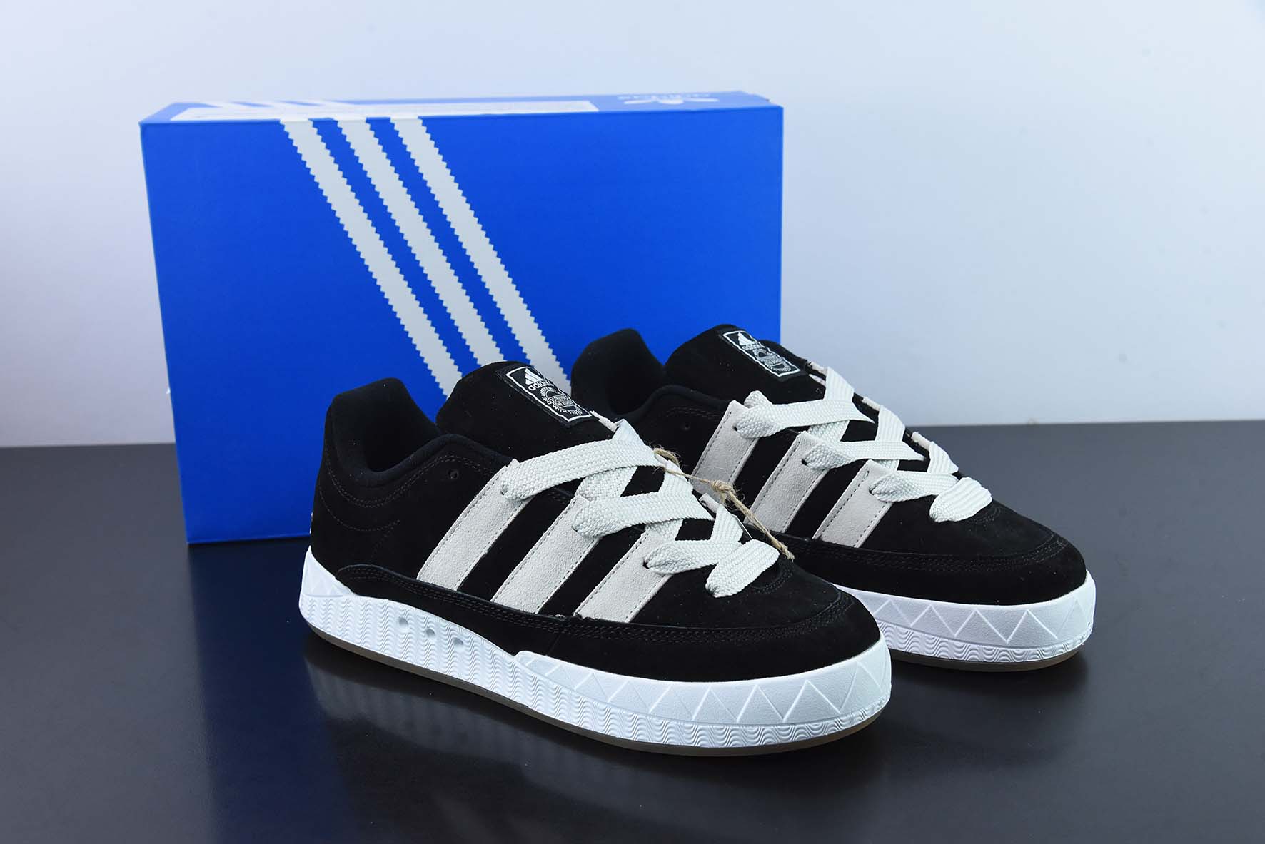 아디다스 아디매틱 로우 마티치 컬렉션 로우 탑 레트로 샤크 브레드 캐주얼 스포츠 캐주얼 스케이트보드 보드화 아이템 번호: GY5274 사이즈: 36-45