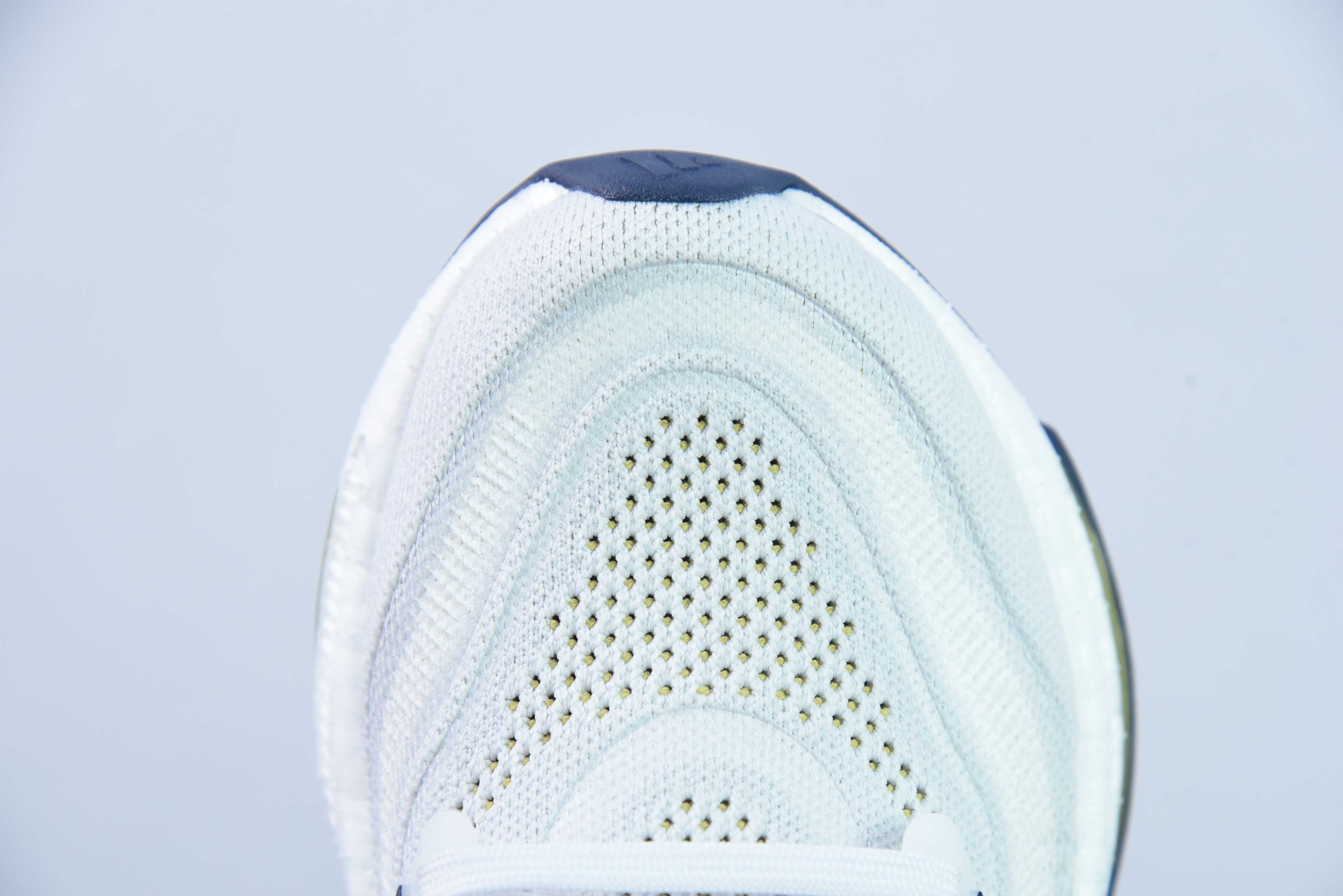 아디다스 아디다스 울트라부스트 라이트 팝콘 쿠션 미드솔 러닝화 아이템 번호: ID3285 사이즈: 39-48