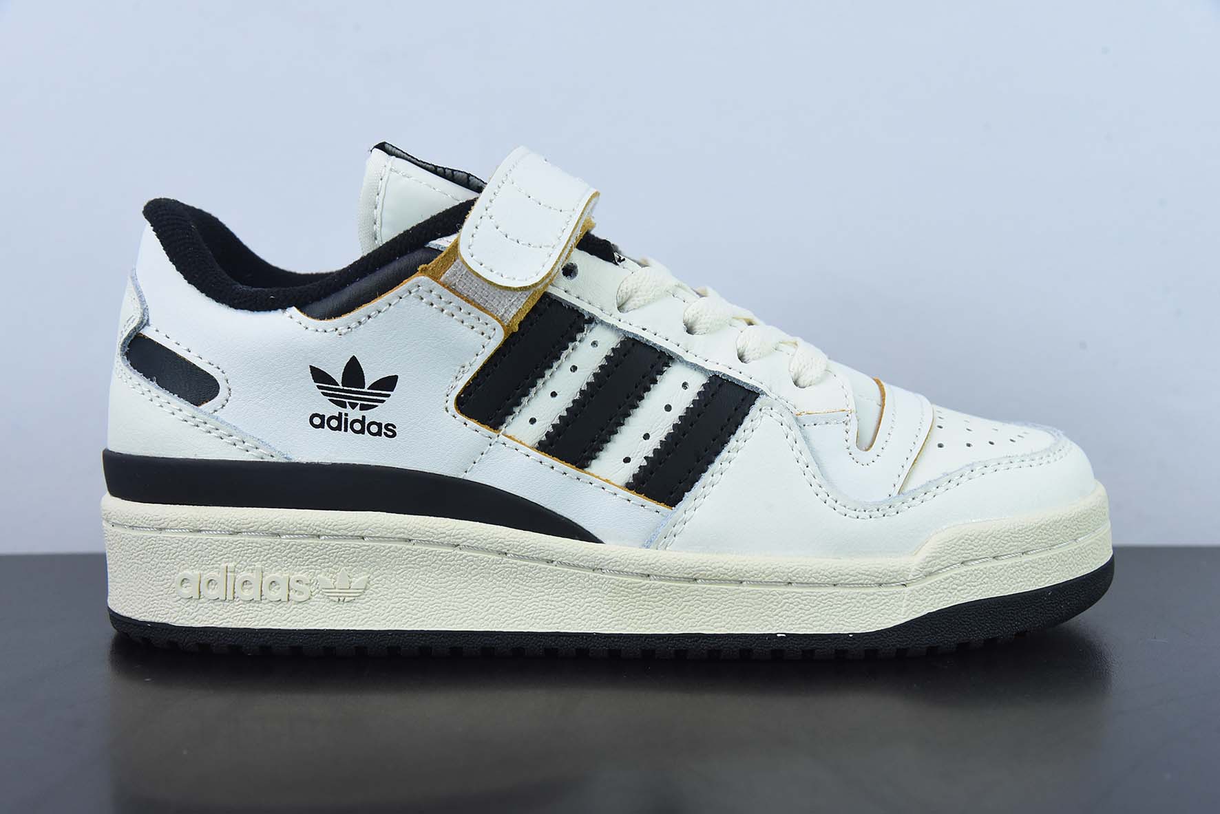 아디다스 오리지널스 포럼 84 로우 로우탑 캐주얼 트레이너 아이템 번호: HR2007 사이즈: 36-45