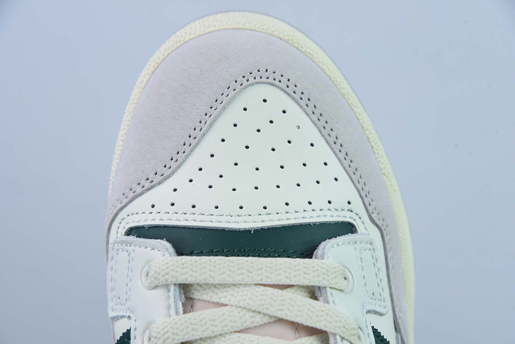 아디다스 아디다스 클로버 센테니얼 85 로우 캐주얼 스니커즈 레트로 농구화 모양을 기반으로 한 가죽 스펠링 아이템 번호: GX2214 사이즈: 36-45