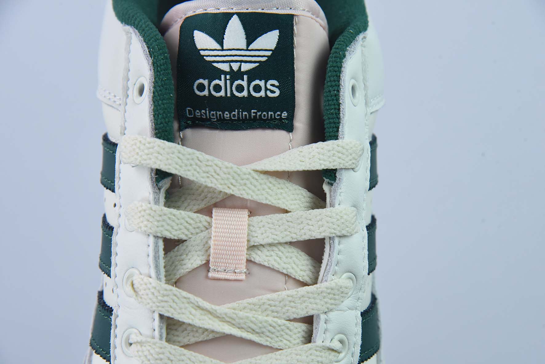 아디다스 아디다스 클로버 센테니얼 85 로우 캐주얼 스니커즈 레트로 농구화 모양을 기반으로 한 가죽 스펠링 아이템 번호: GX2214 사이즈: 36-45