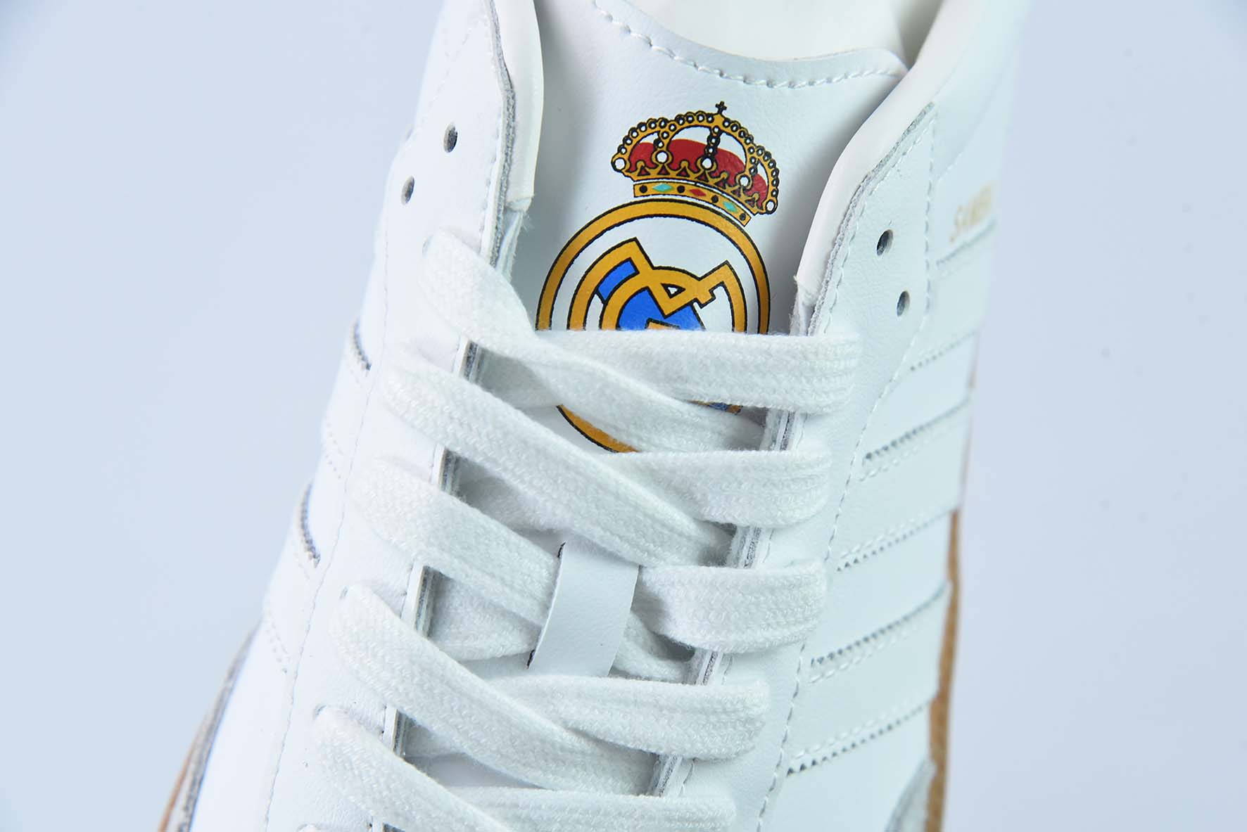 아디다스 오리지널스 삼바 팀 화이트 생고무 레트로 독일 트레이닝 보드 슈즈 아이템: HQ7032 사이즈: 36 45