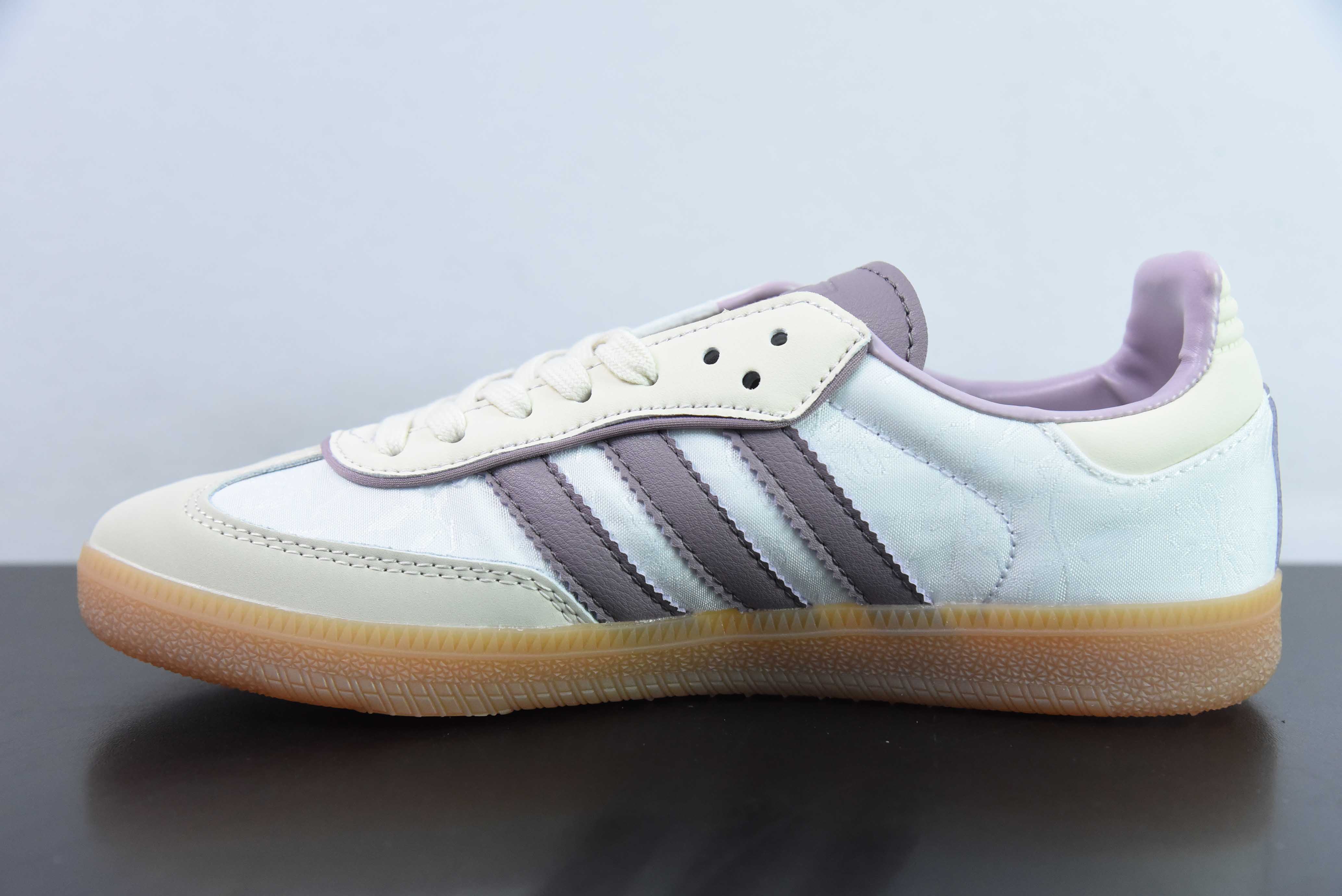 AD 오리지널스 가젤 실내 독일 트레이닝 시리즈 클로버 레트로 캐주얼 트레이너 아이템: IE1417 사이즈: 35-45