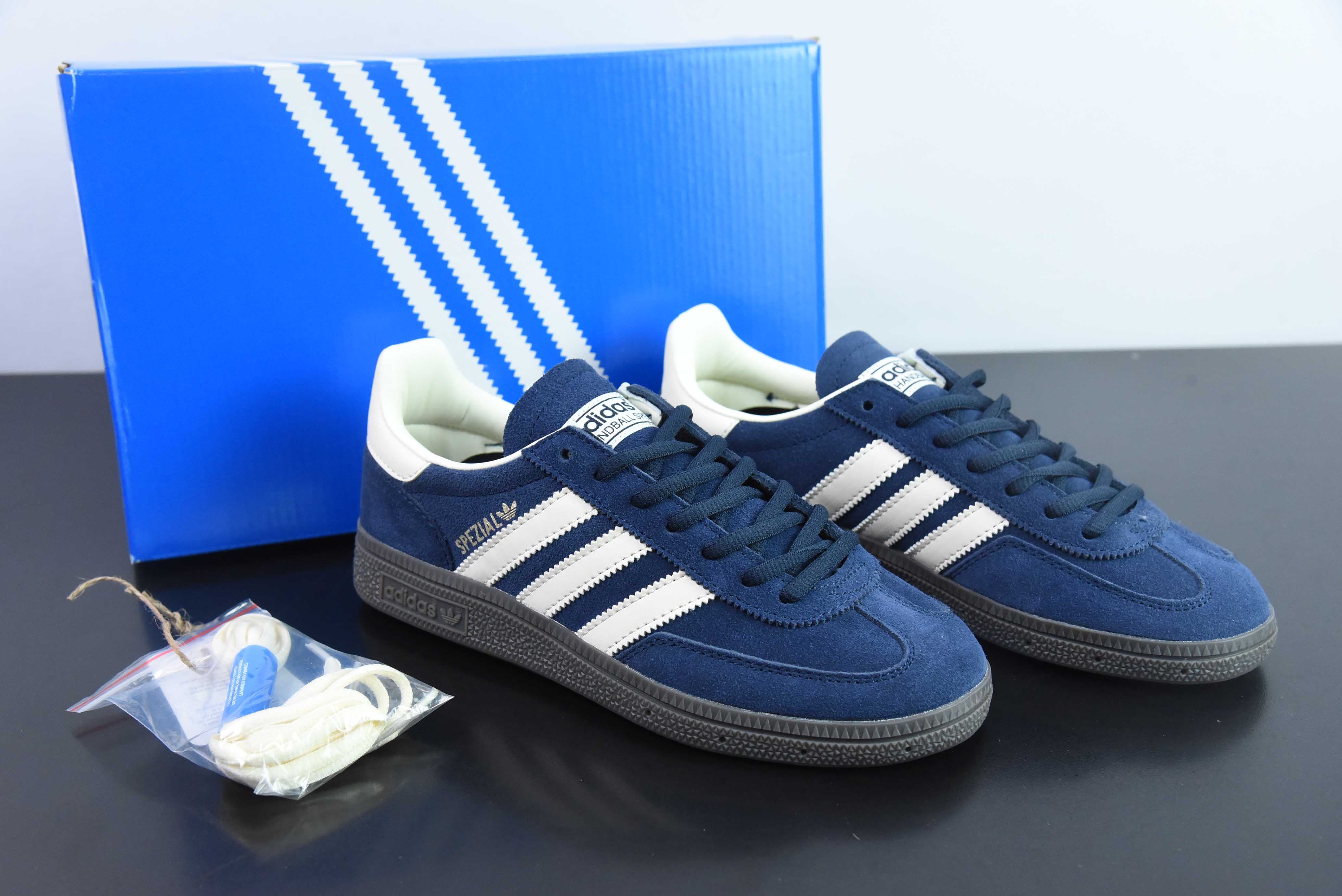 아디다스 오리지널스 핸드볼 SPZL 핸드볼 플레이어 시리즈 다용도 캐주얼 트레이너 푹신한 네이비 블루 크림 캐러멜 솔 아이템: IF7087 사이즈 36-45