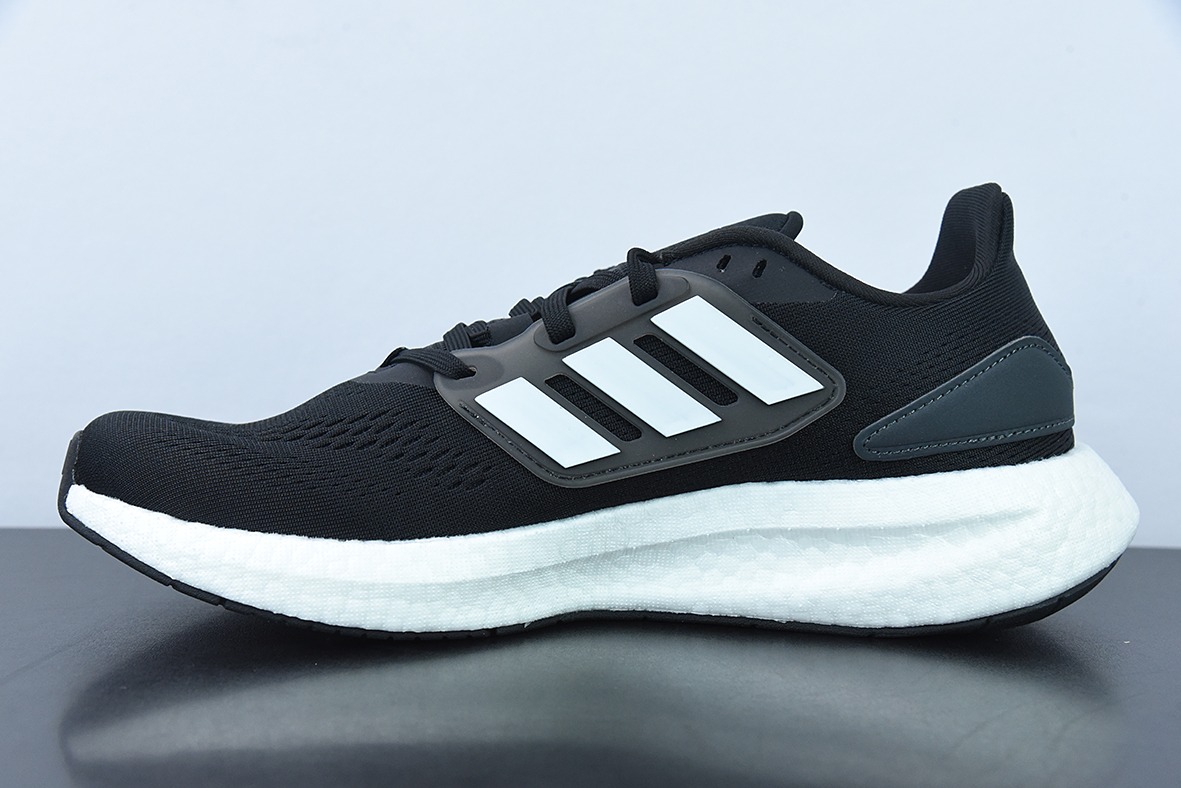 AD 퓨어브 부스트 HD 윈테 유 맨 새로운 컬러 UB8.0 블랙 앤 화이트 상품 번호: GZ5174 사이즈: 36-45