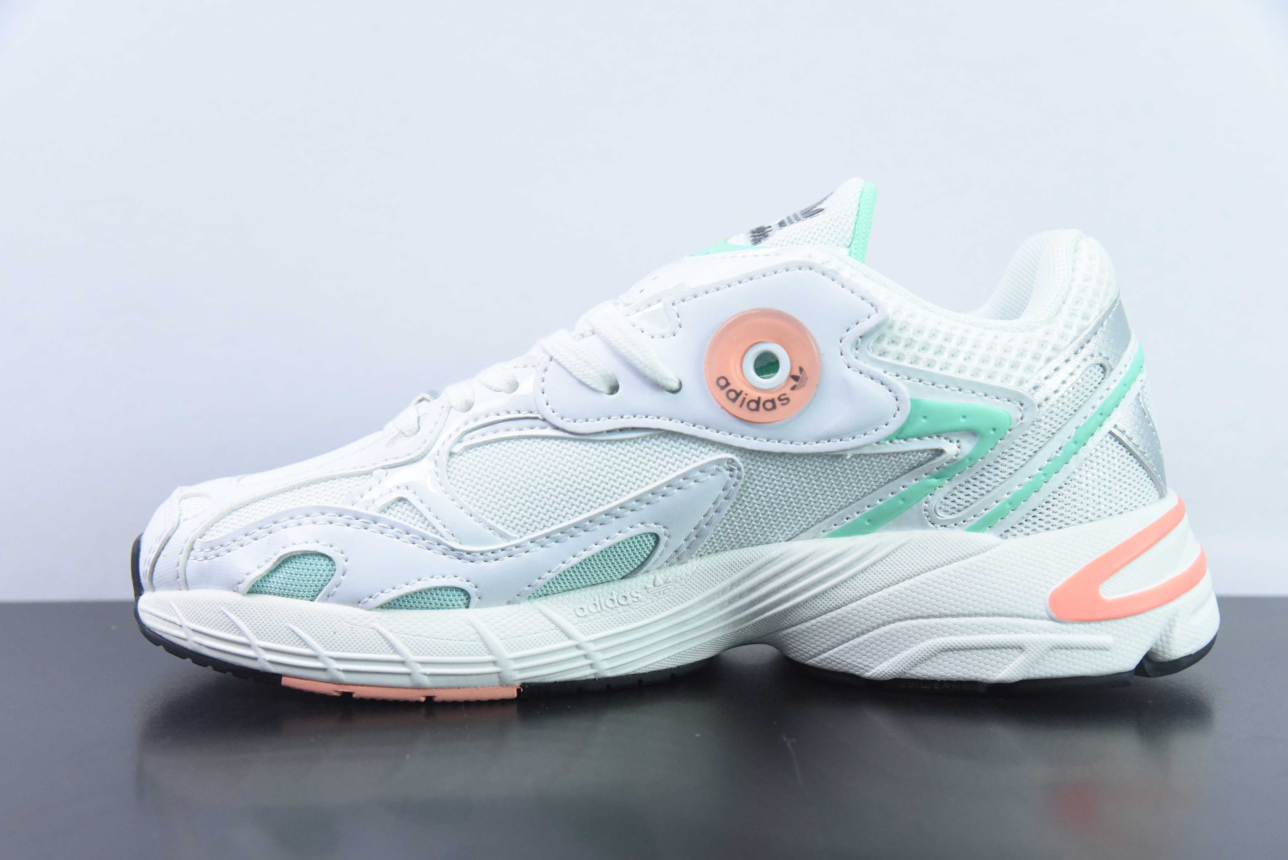 아디다스 아디다스 오리지널스 아스티르 스페이스 실버 그레이 아스티르 시리즈 팝 스타일 레트로 통기성 쿠셔닝 캐주얼 스포츠 조거 아이템 번호: GV3272 사이즈: 36-45