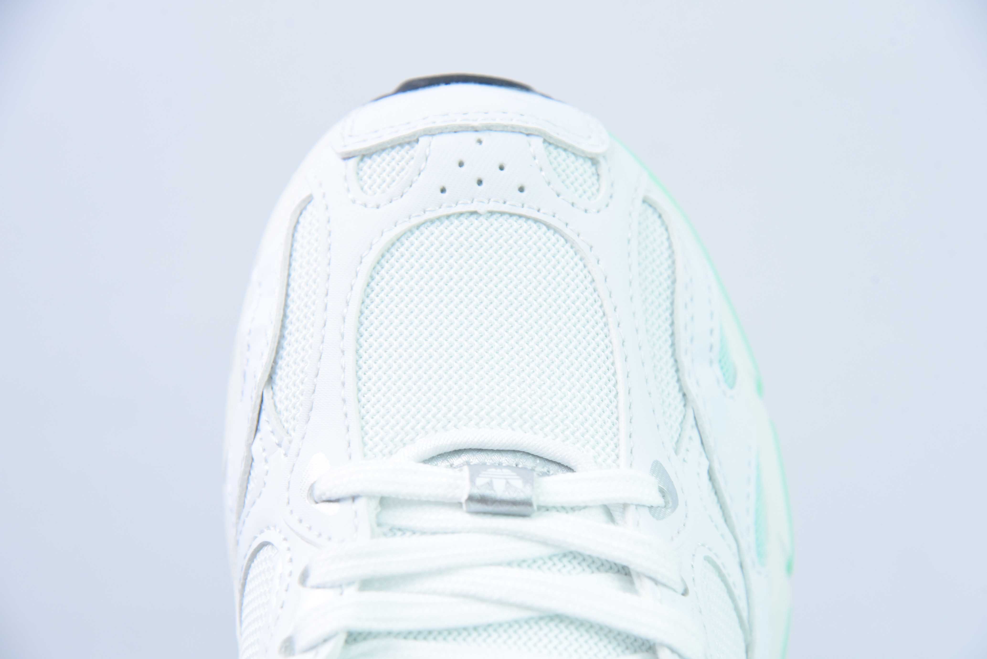 아디다스 아디다스 오리지널스 아스티르 스페이스 실버 그레이 아스티르 시리즈 팝 스타일 레트로 통기성 쿠셔닝 캐주얼 스포츠 조거 아이템 번호: GV3272 사이즈: 36-45