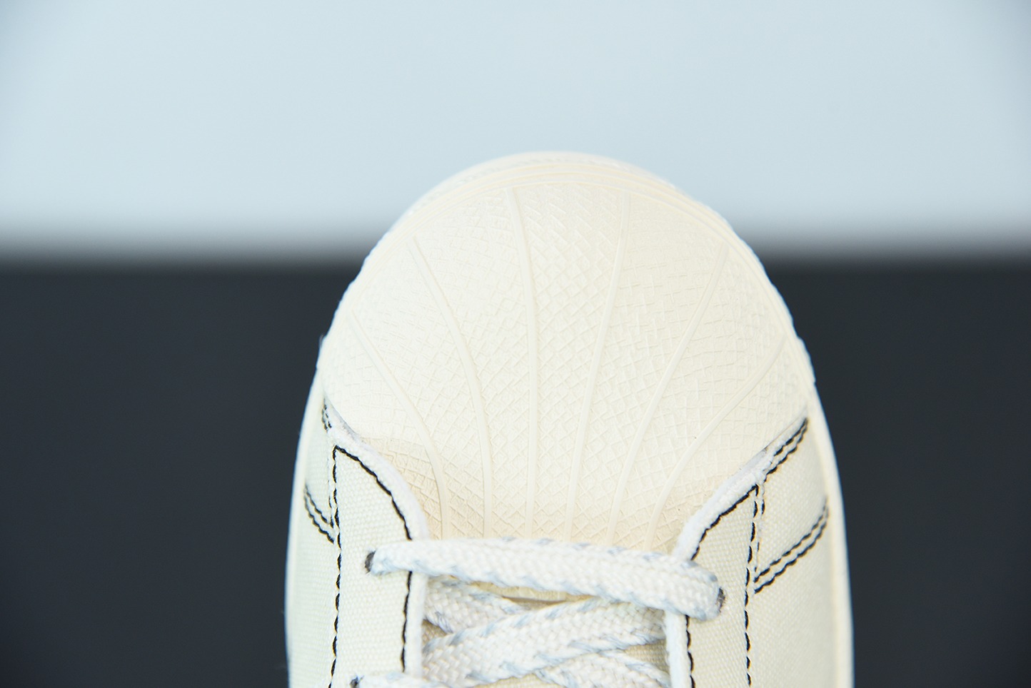 아디 슈퍼스타 쉘 헤드 스포츠 레저 보드숏 캔버스 블랙 라인 아이템 번호: AJ7923 사이즈: 36-44