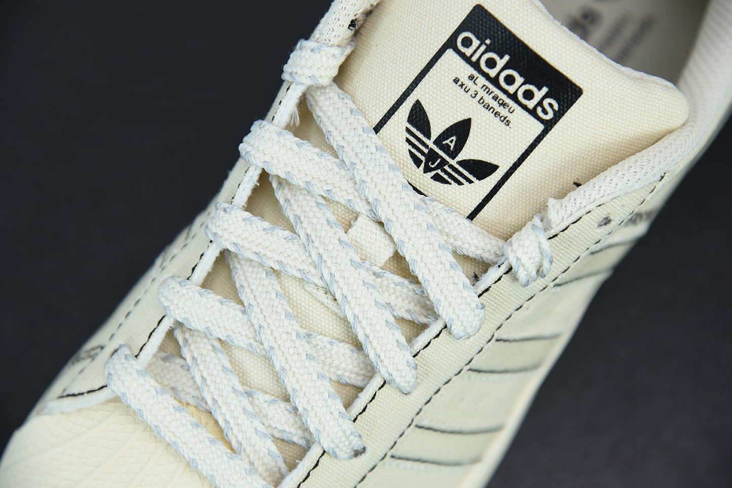 아디 슈퍼스타 쉘 헤드 스포츠 레저 보드숏 캔버스 블랙 라인 아이템 번호: AJ7923 사이즈: 36-44