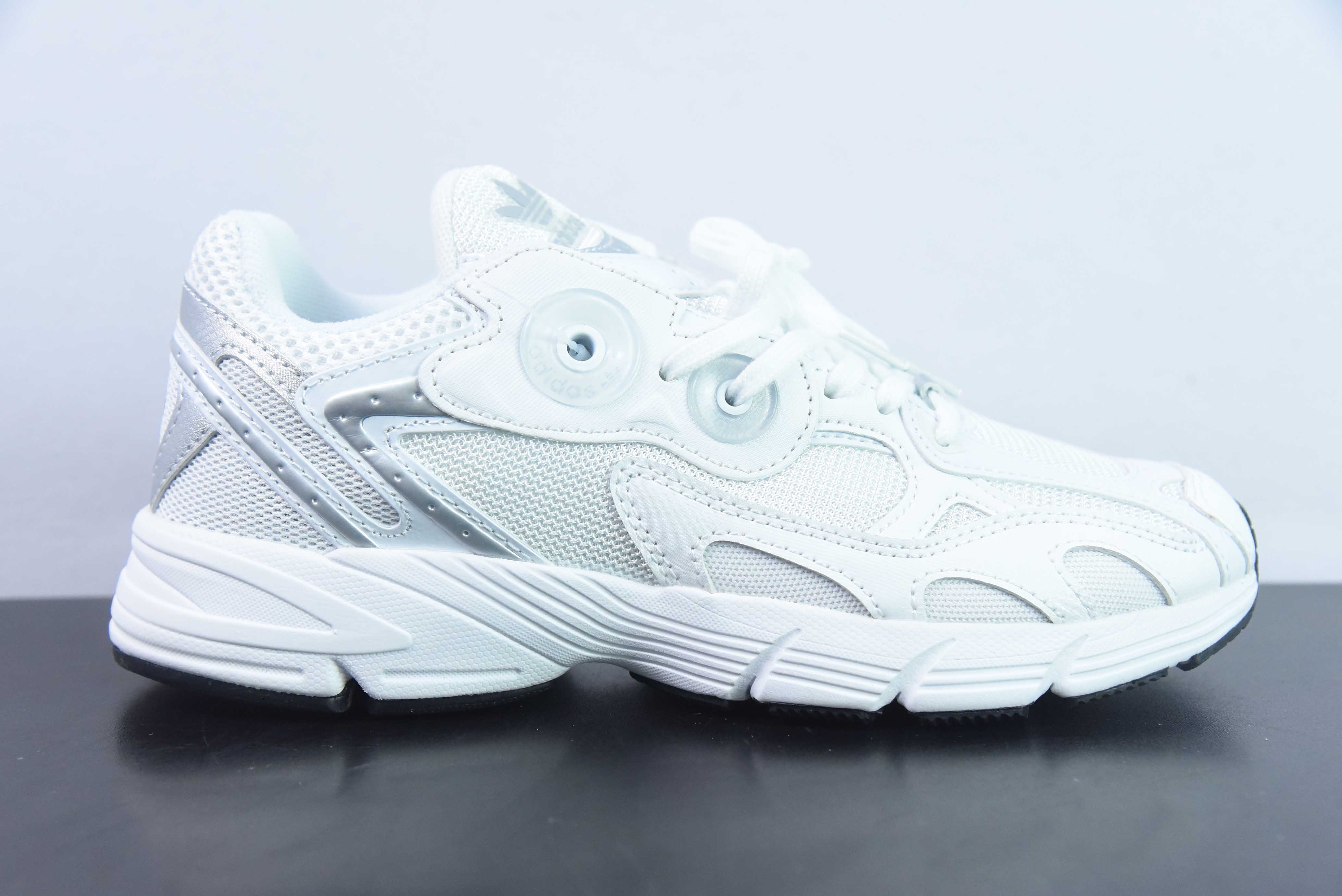 아디다스 아디다스 오리지널스 아스티르 스페이스 실버 그레이 아스티르 시리즈 팝 스타일 레트로 통기성 쿠셔닝 캐주얼 스포츠 조깅화 아이템 번호:GY5565 사이즈: 36-45