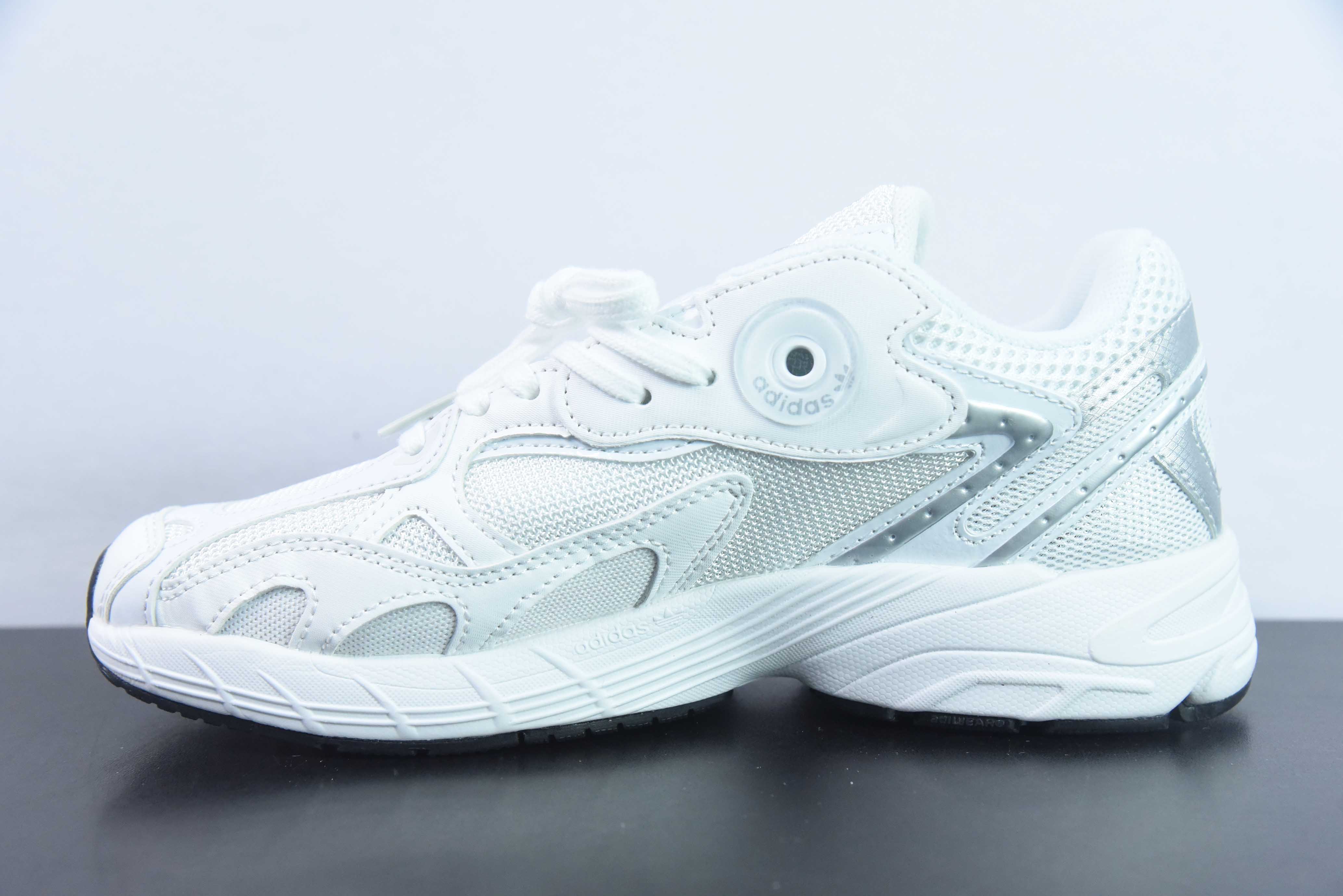 아디다스 아디다스 오리지널스 아스티르 스페이스 실버 그레이 아스티르 시리즈 팝 스타일 레트로 통기성 쿠셔닝 캐주얼 스포츠 조깅화 아이템 번호:GY5565 사이즈: 36-45