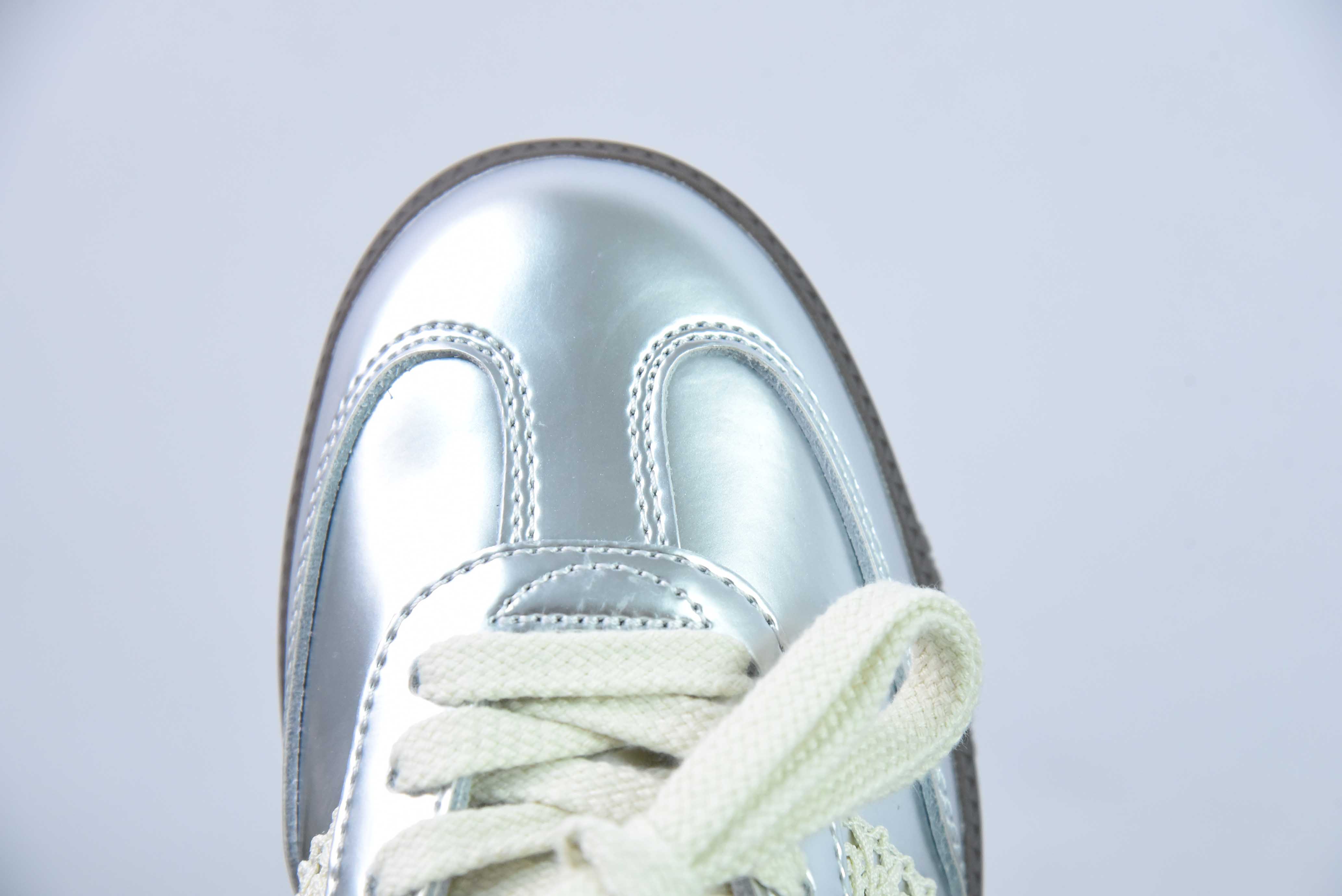 웨일즈 보너 x 아디다스 삼바 아디다스 리퀴드 실버 보드숏 아이템 번호: IG8181 사이즈: 36-45