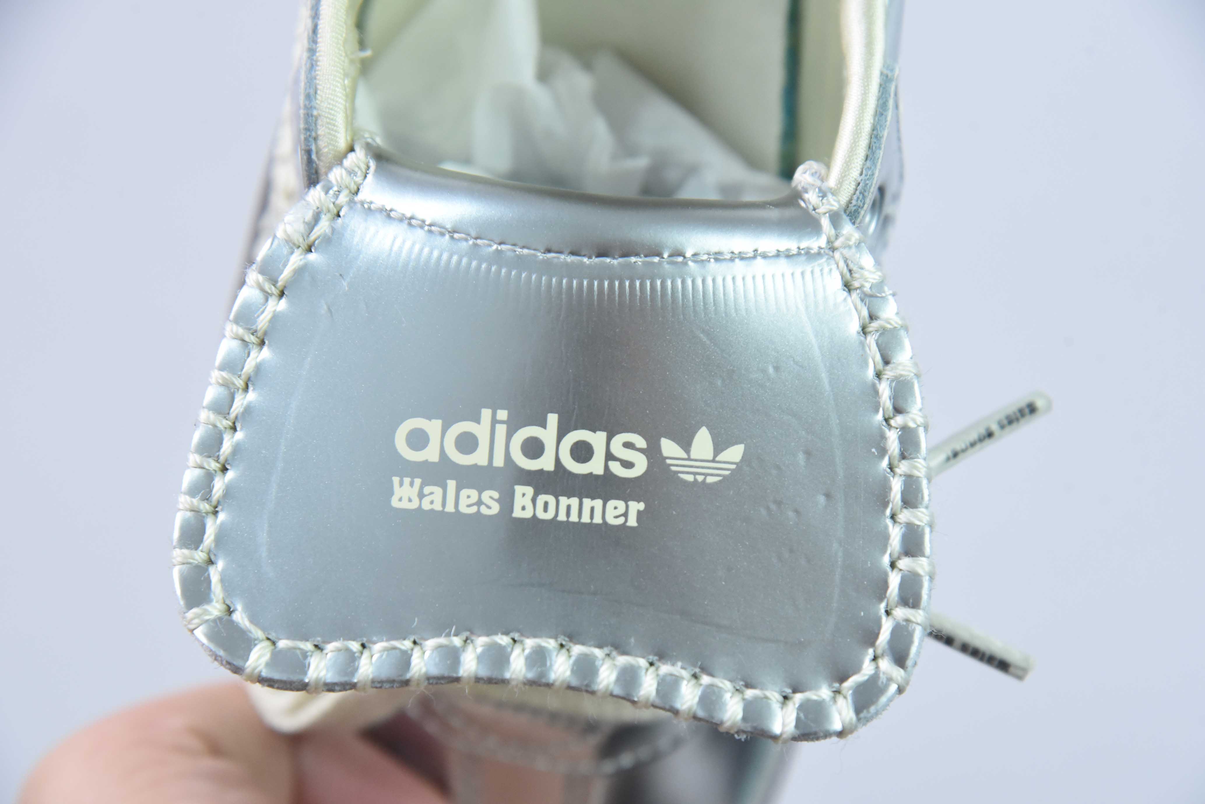 웨일즈 보너 x 아디다스 삼바 아디다스 리퀴드 실버 보드숏 아이템 번호: IG8181 사이즈: 36-45