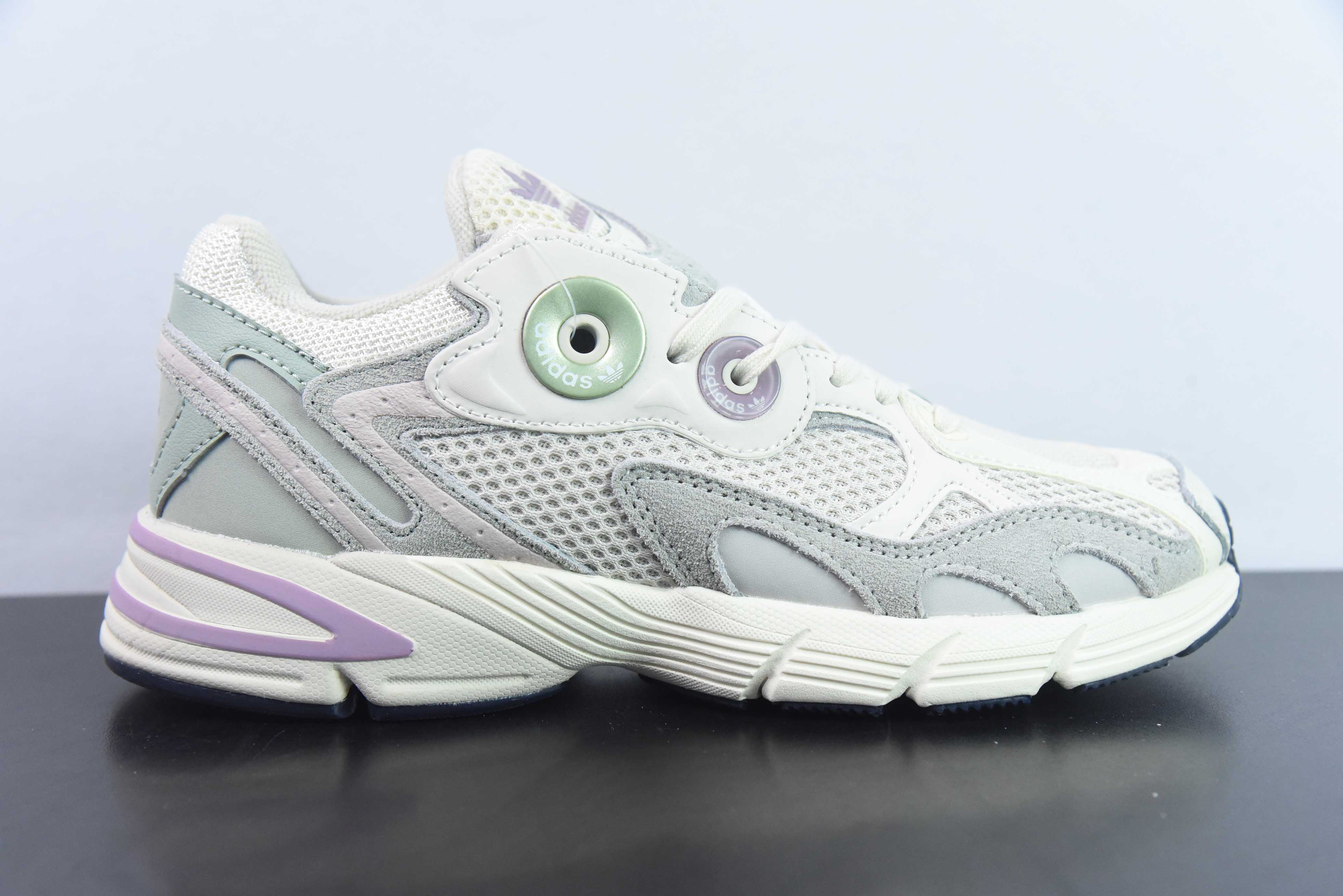 아디다스 아디다스 오리지널스 아스티르 스페이스 실버 그레이 아스티르 시리즈 팝 스타일 레트로 통기성 쿠셔닝 캐주얼 스포츠 조깅화 아이템 번호: GZ4333 사이즈: 36-45