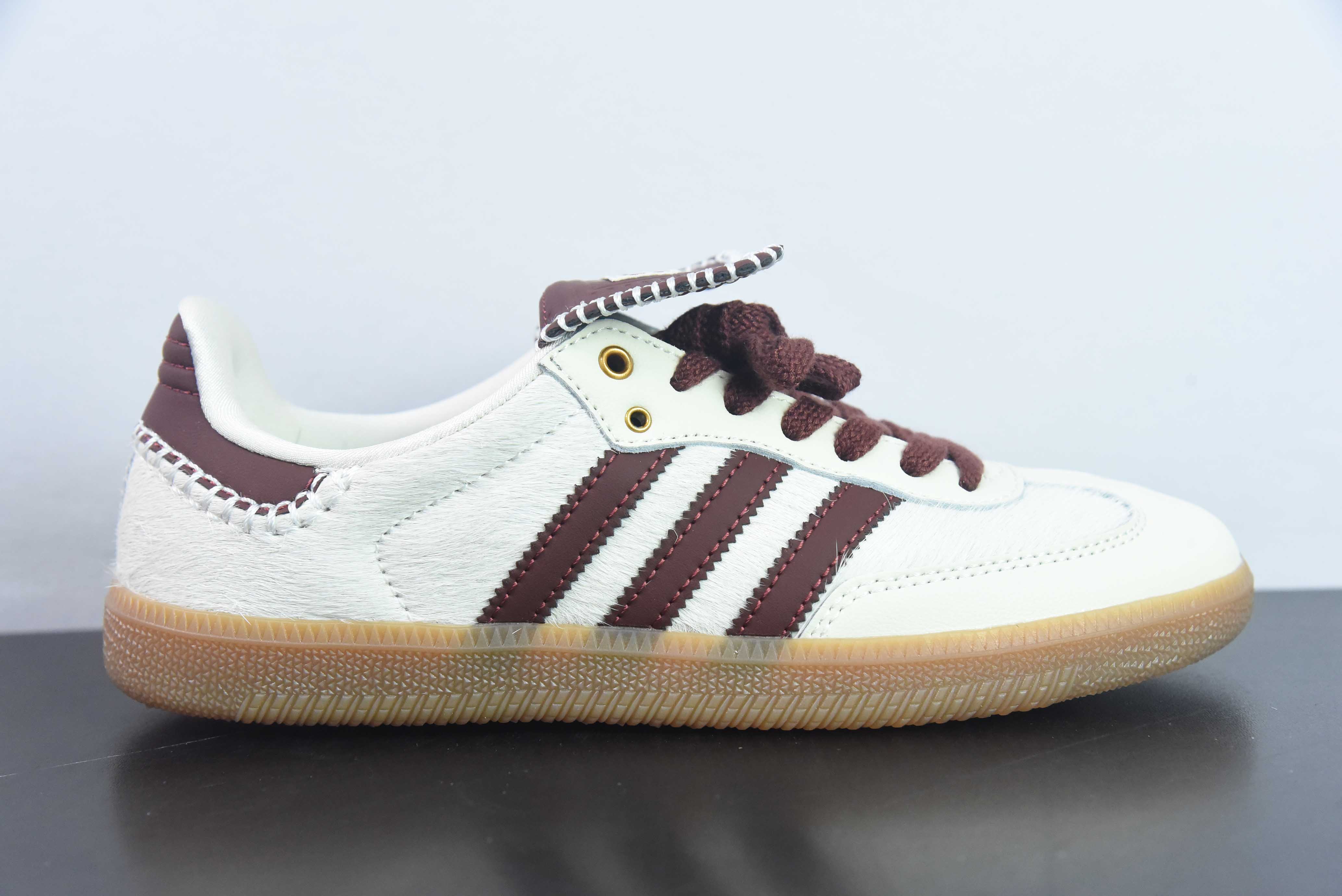 웨일즈 보너 x AD 오리지널스 삼바 베이지 브라운 공동 브랜드 삼바 트레이너 아이템 번호: IE0586 사이즈: 36-45