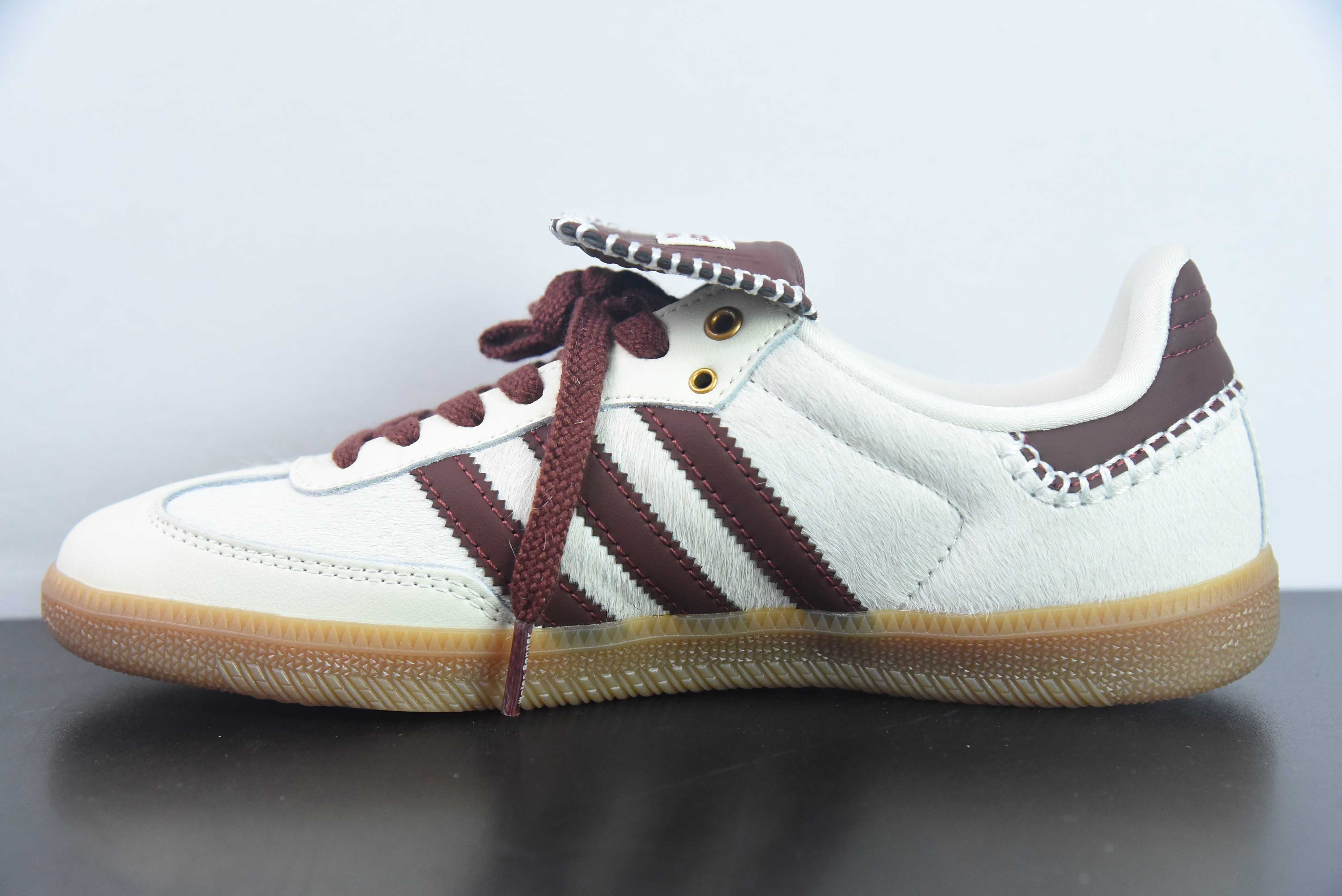 웨일즈 보너 x AD 오리지널스 삼바 베이지 브라운 공동 브랜드 삼바 트레이너 아이템 번호: IE0586 사이즈: 36-45