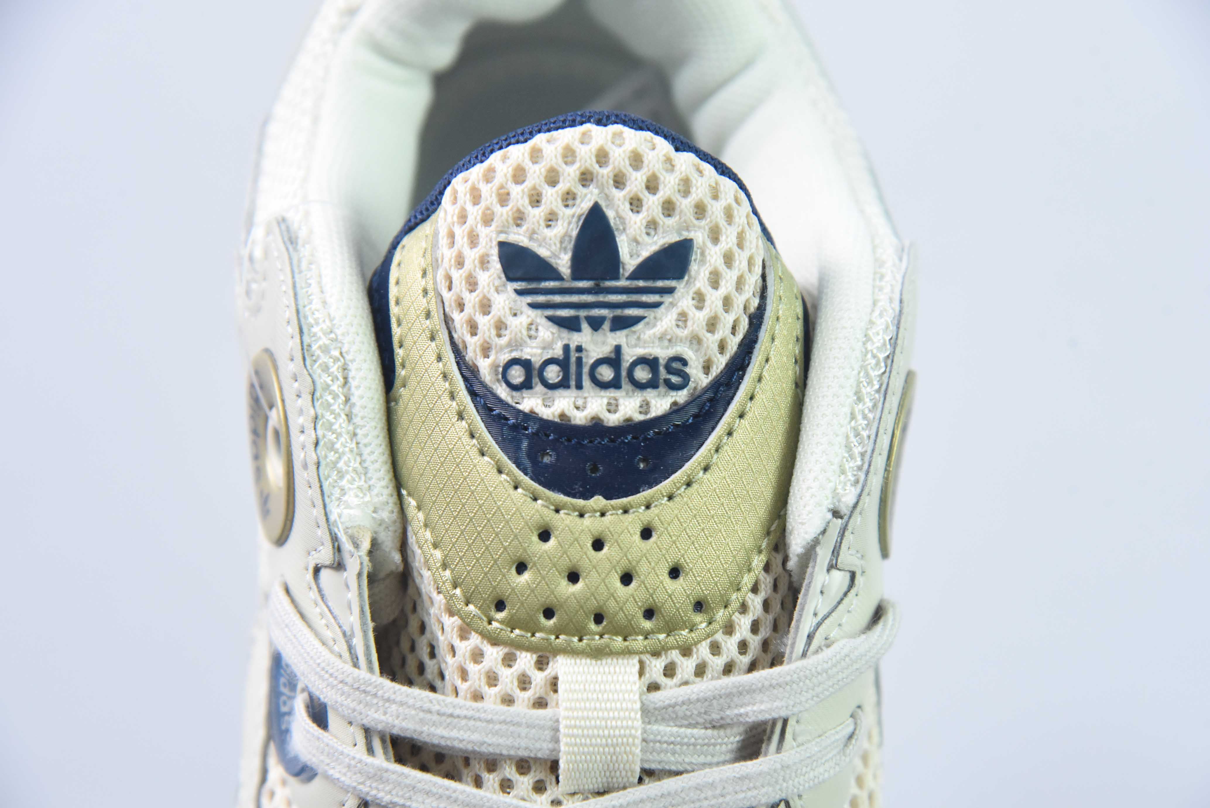 아디다스 아디다스 오리지널스 아스티르 스페이스 실버 그레이 아스티르 시리즈 팝 스타일 레트로 통기성 쿠셔닝 캐주얼 스포츠 조깅화 아이템 번호: GZ3571 사이즈: 36-45