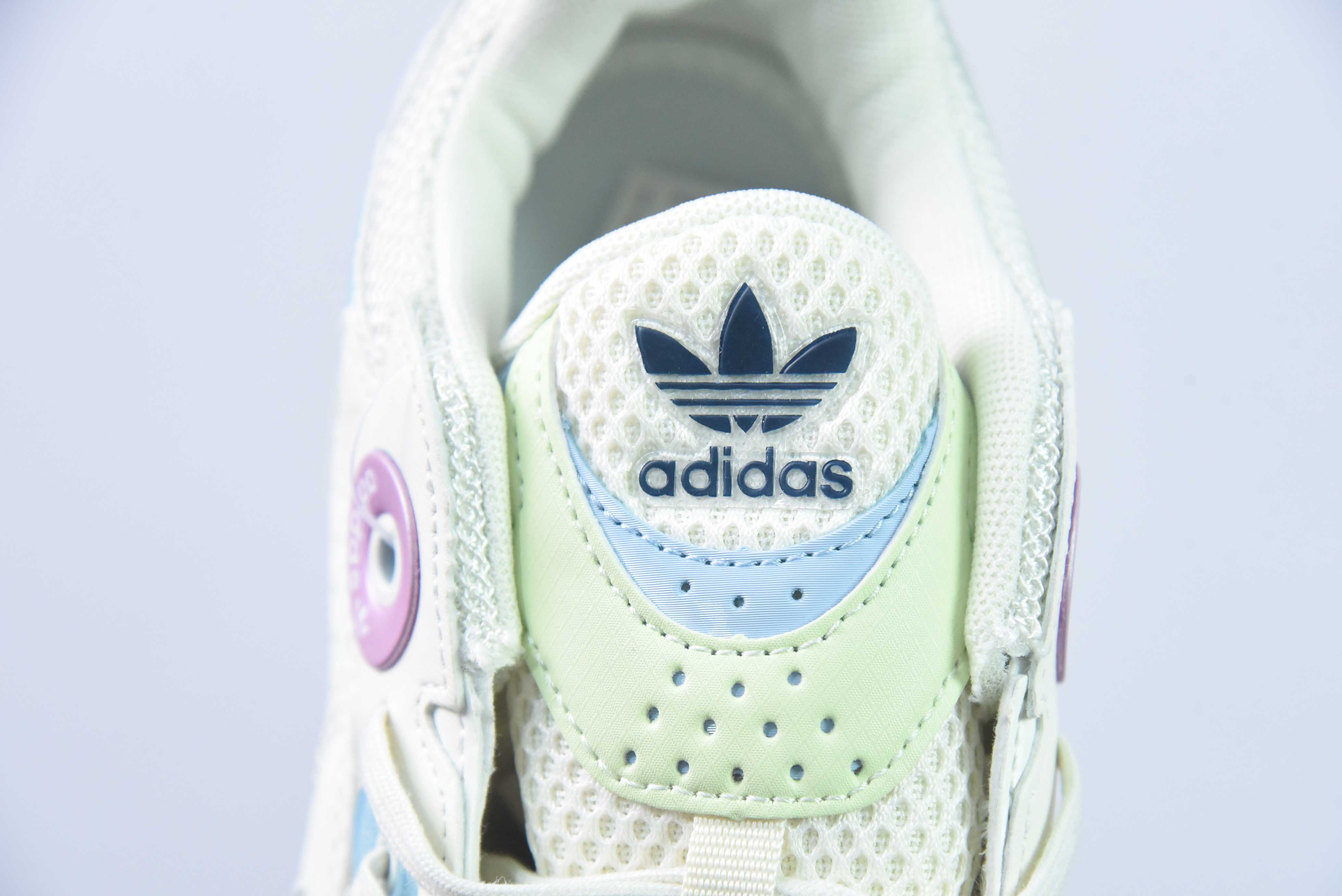 아디다스 아디다스 오리지널스 아스티르 스페이스 실버 그레이 아스티르 시리즈 팝스 스타일 레트로 통기성 쿠셔닝 캐주얼 스포츠 조깅화 아이템 번호: GZ4331 사이즈: 36-45