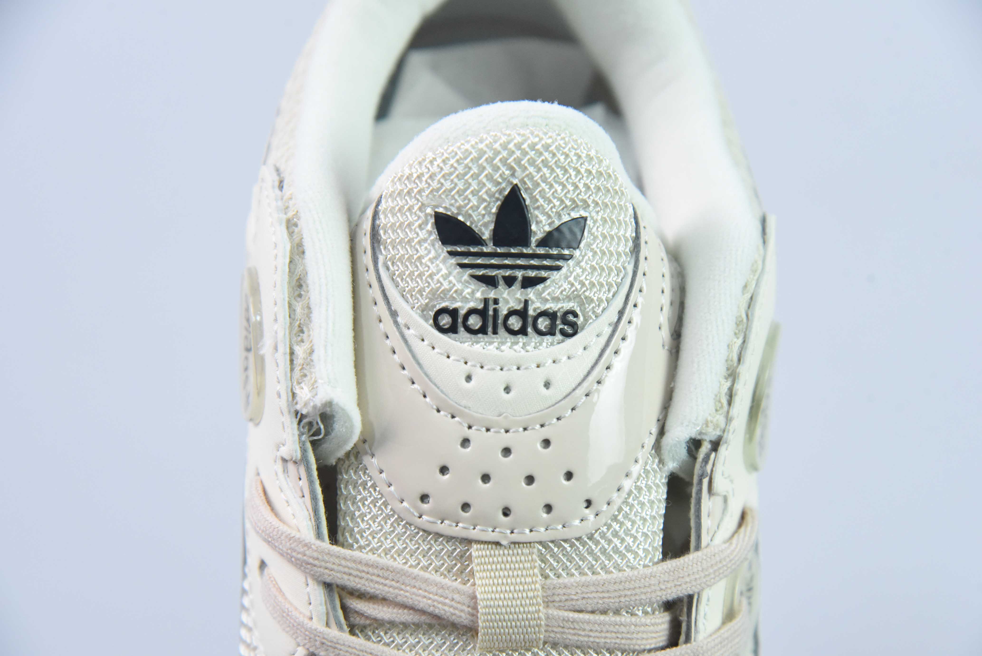 아디다스 아디다스 오리지널스 아스티르 스페이스 실버 그레이 아스티르 시리즈 팝스 스타일 레트로 통기성 쿠셔닝 캐주얼 스포츠 조깅화 아이템 번호: GW9679 사이즈: 36-45