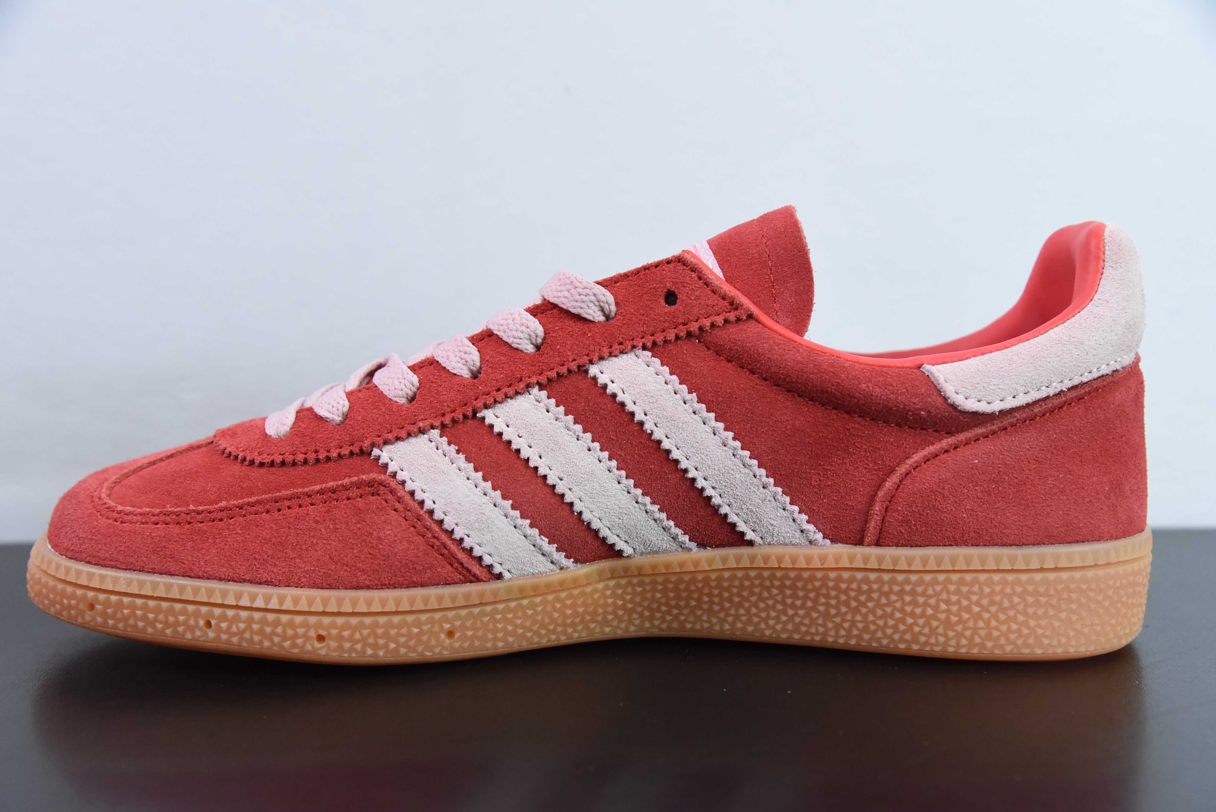 아디다스 핸드볼 스페시알 IE5894 아디다스 클래식 빈티지 캐주얼 크리켓화 아이템 번호:IE5894 오렌지 사이즈:36-45