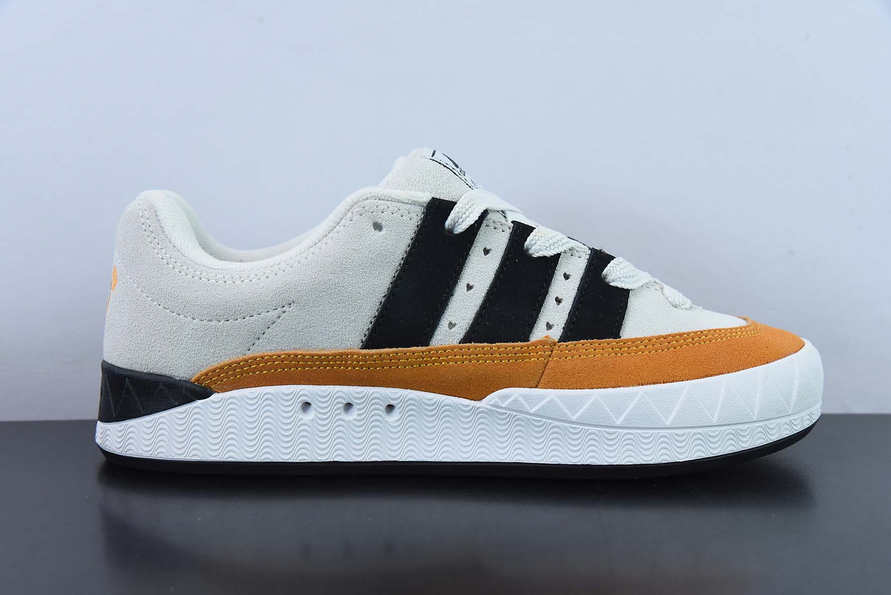 아디다스 아디매틱 로우매틱 컬렉션 로우탑 레트로 샤크 브레드 아이템 번호: H 사이즈: 36-45 (하프 사이즈 포함)