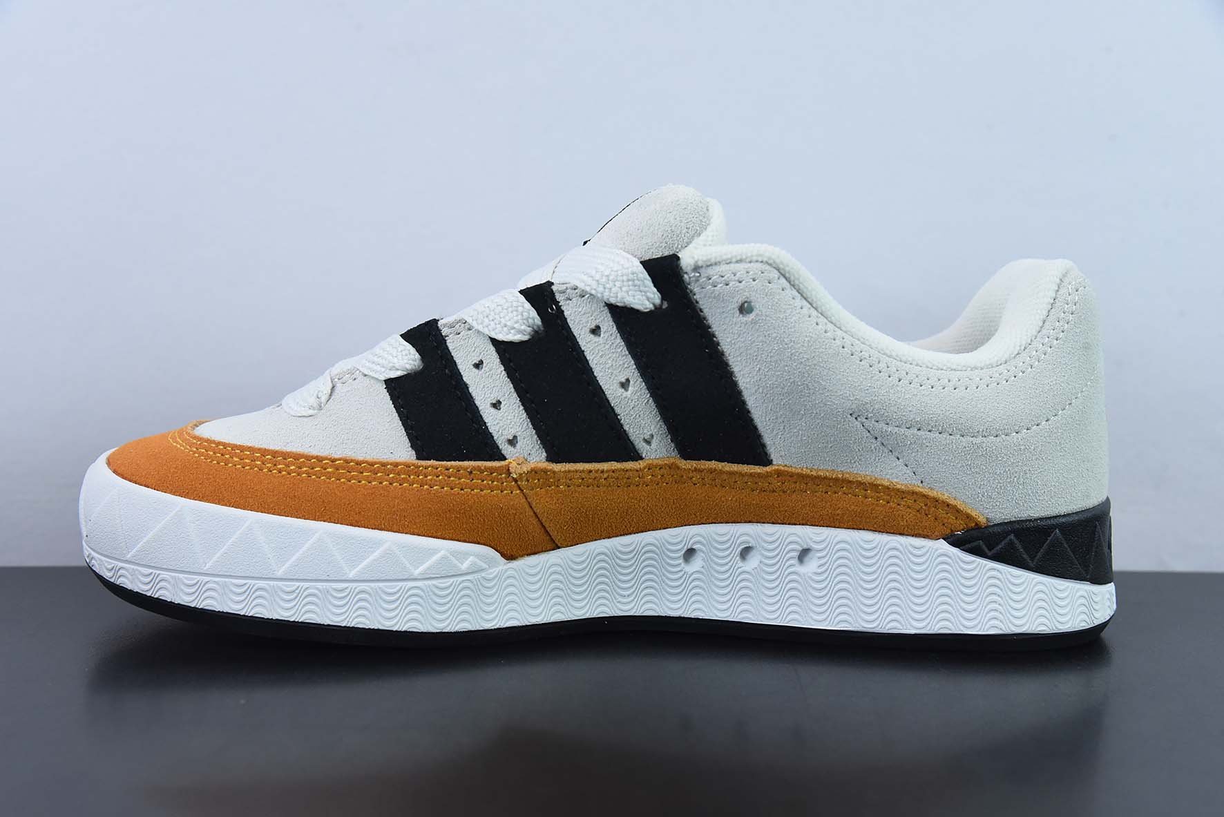 아디다스 아디매틱 로우매틱 컬렉션 로우탑 레트로 샤크 브레드 아이템 번호: H 사이즈: 36-45 (하프 사이즈 포함)