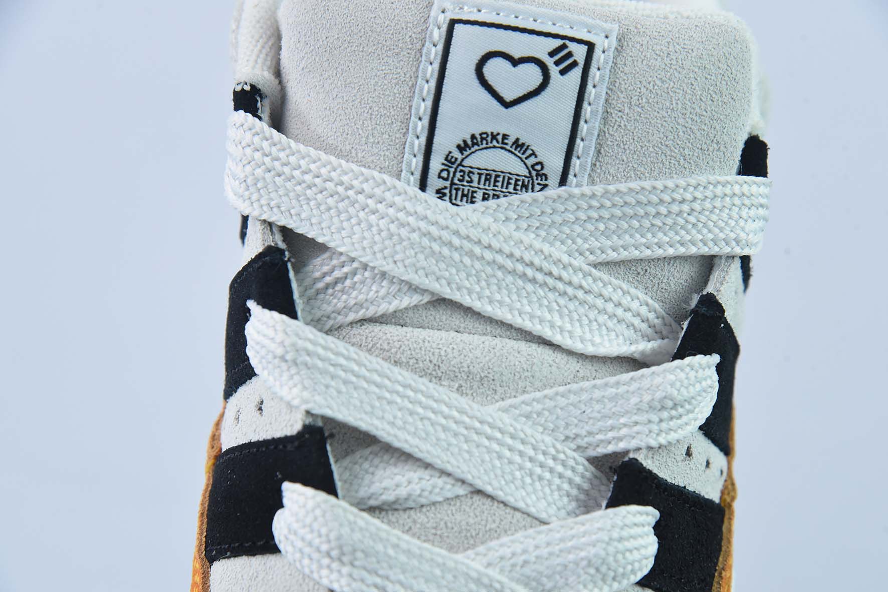 아디다스 아디매틱 로우매틱 컬렉션 로우탑 레트로 샤크 브레드 아이템 번호: H 사이즈: 36-45 (하프 사이즈 포함)