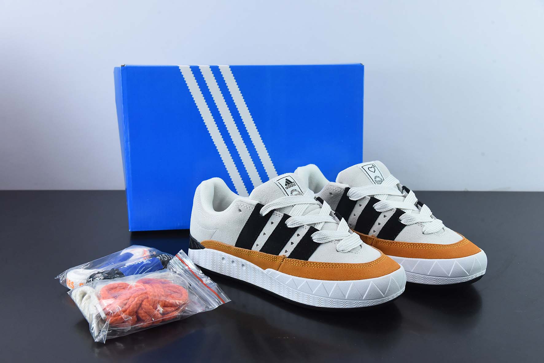 아디다스 아디매틱 로우매틱 컬렉션 로우탑 레트로 샤크 브레드 아이템 번호: H 사이즈: 36-45 (하프 사이즈 포함)