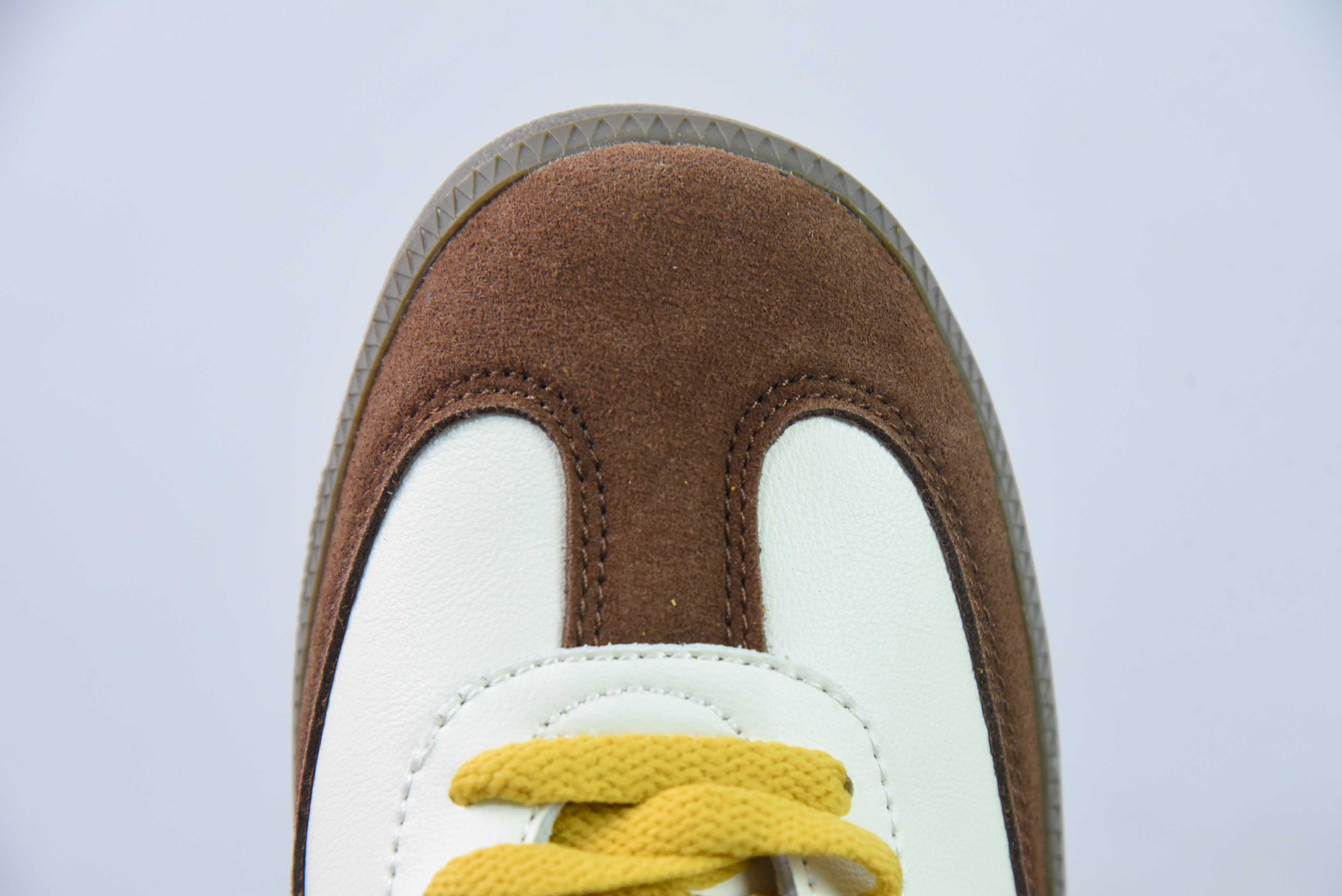 아디다스 클로버 삼바 로우탑 독일 트레이닝 보드 슈즈   브라운 화이트 옐로우 품목 번호: IE0875 사이즈: 36-45