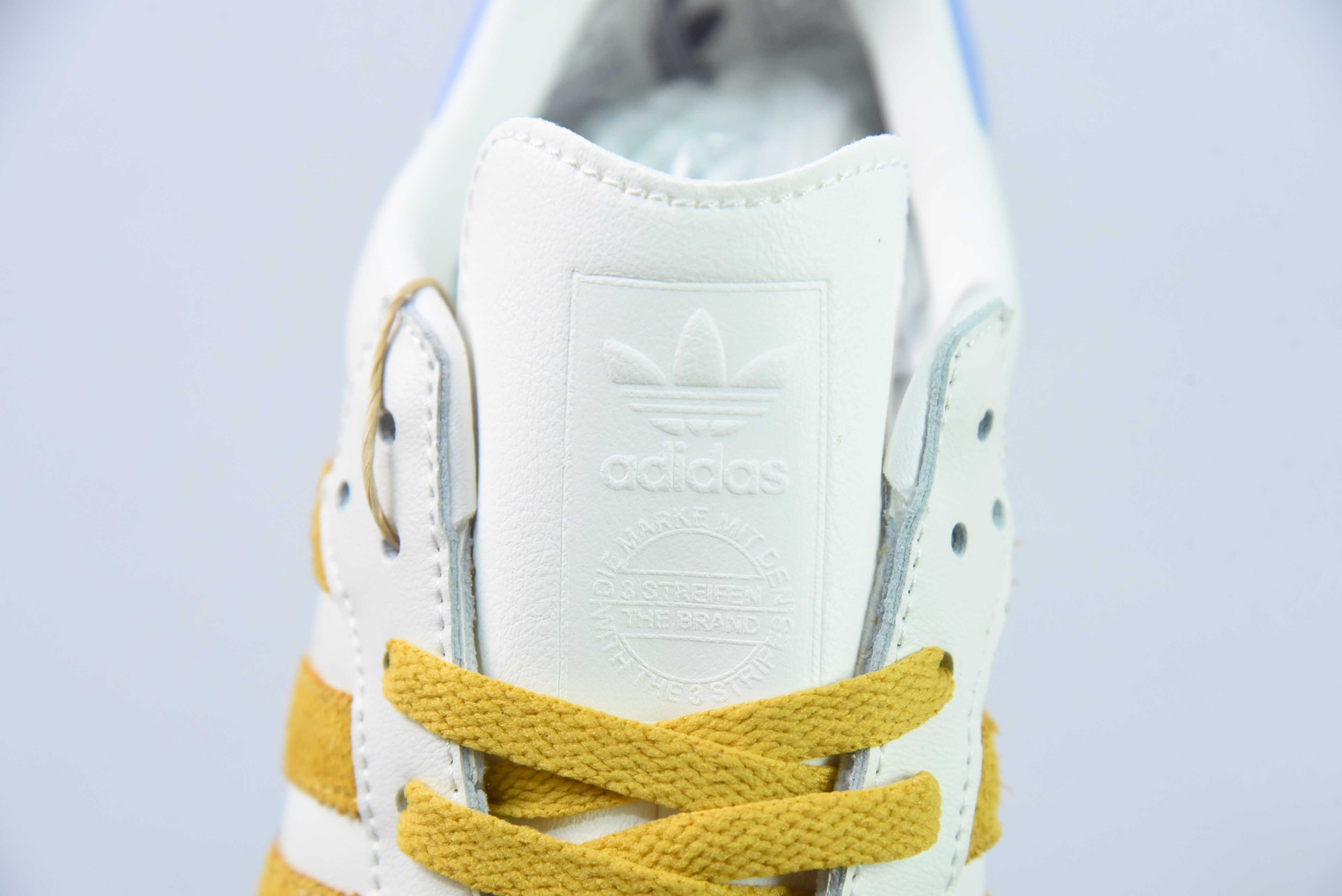 아디다스 클로버 삼바 로우탑 독일 트레이닝 보드 슈즈   브라운 화이트 옐로우 품목 번호: IE0875 사이즈: 36-45