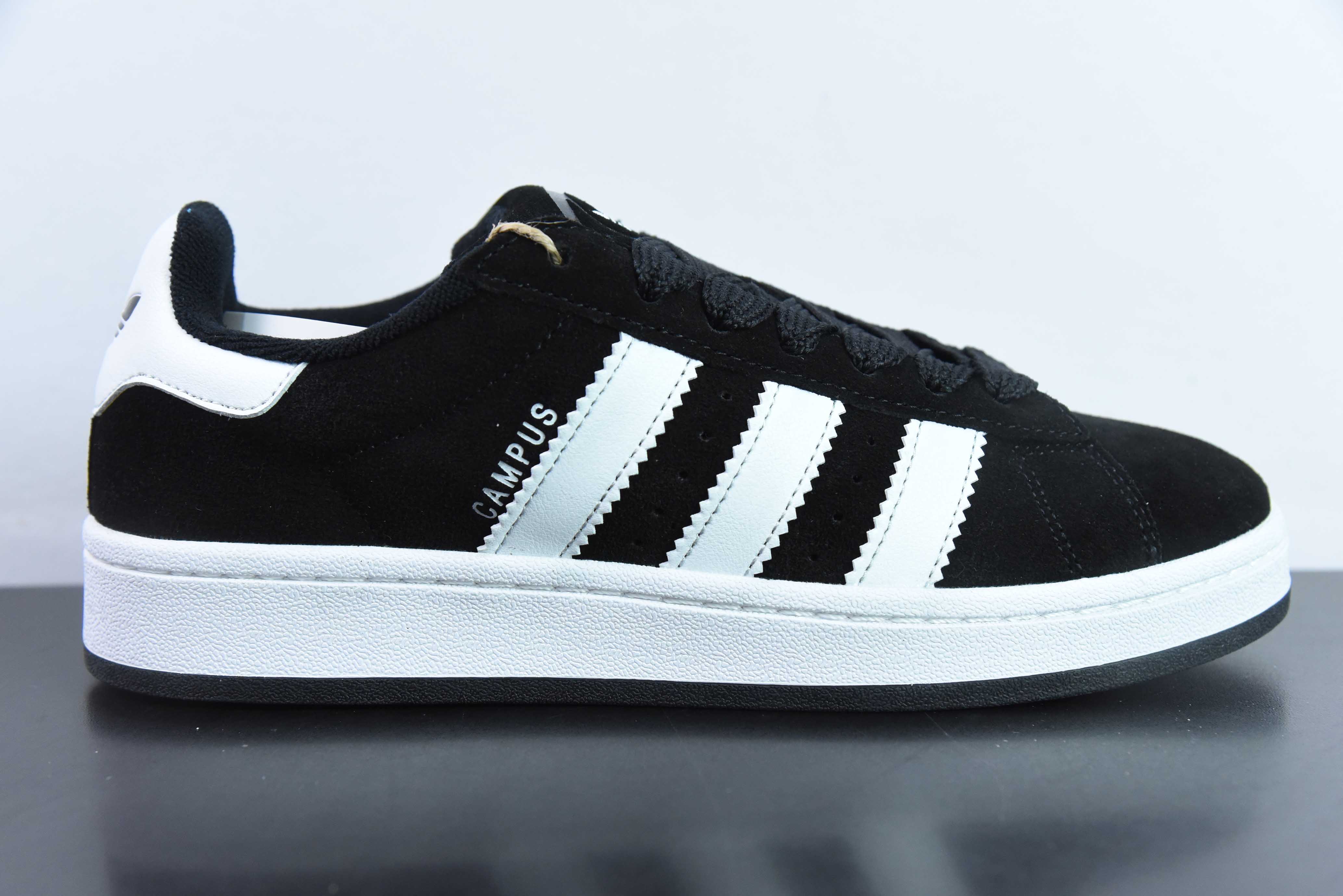 아디다스 오리지널스 캠퍼스 00년대 ID9844 대학 시리즈 브레드 스타일 레트로 캐주얼 스니커즈 아이템: ID9844 사이즈: 36-45