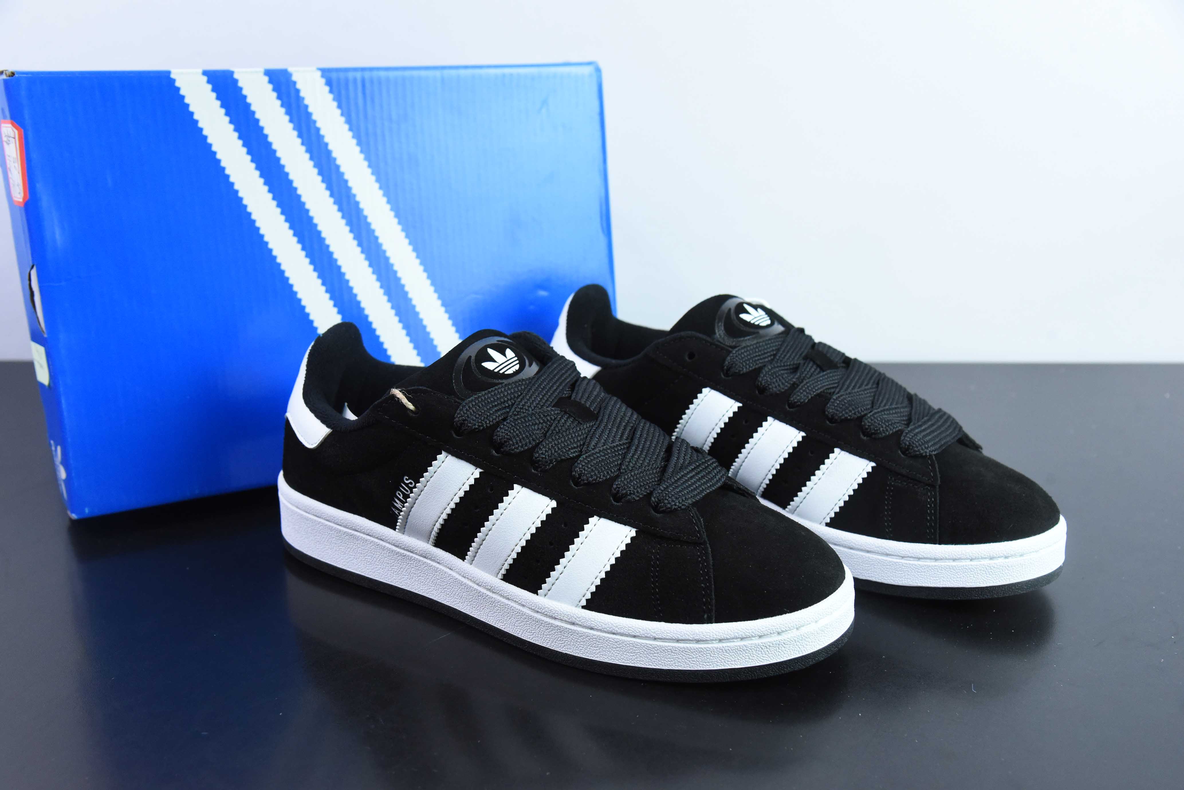 아디다스 오리지널스 캠퍼스 00년대 ID9844 대학 시리즈 브레드 스타일 레트로 캐주얼 스니커즈 아이템: ID9844 사이즈: 36-45