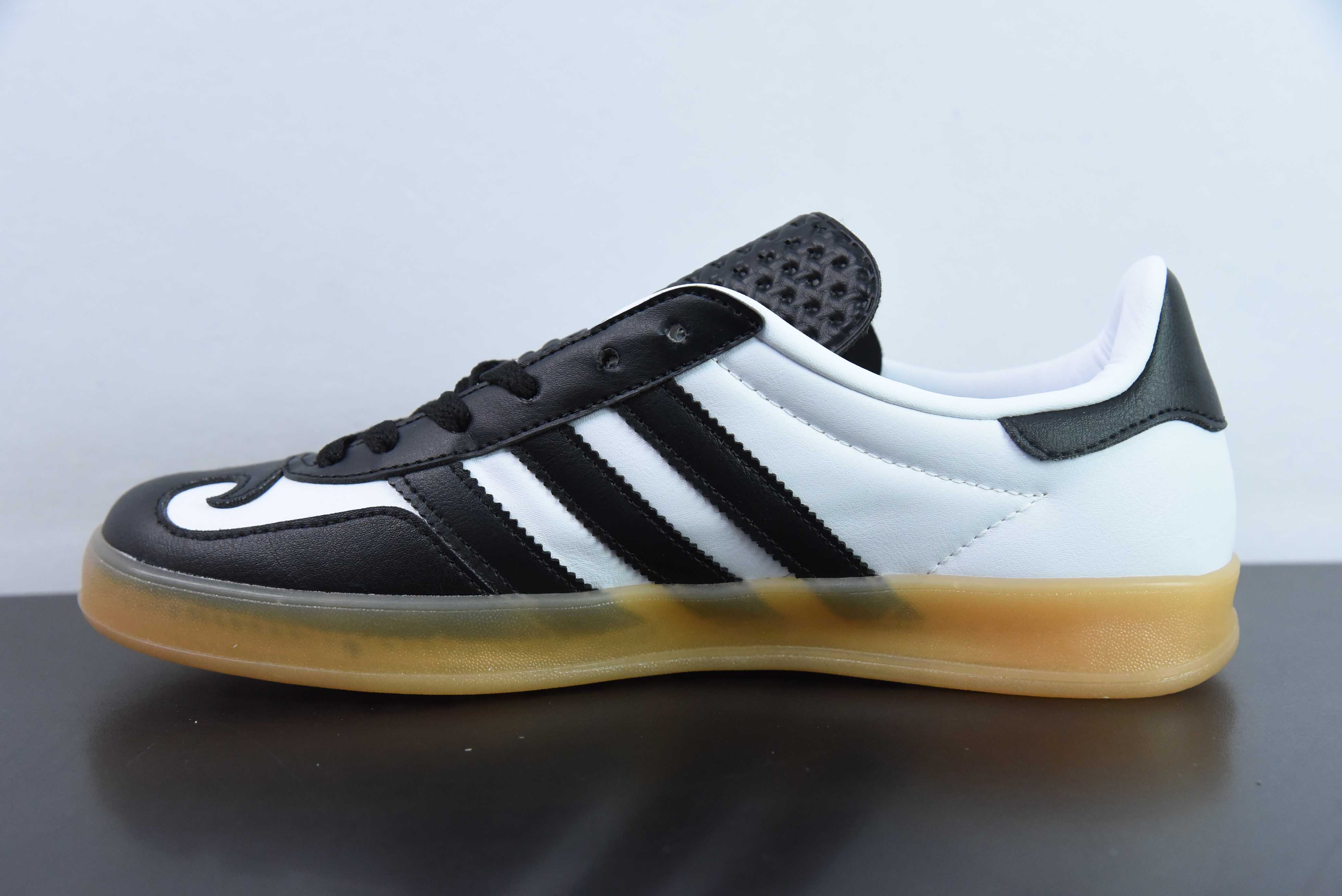 아디다스 오리지널스 가젤 인도어 샴록 캐주얼 미끄럼 방지 내마모성 로우탑 보드숏 아이템 번호: IH9990 사이즈: 36-45