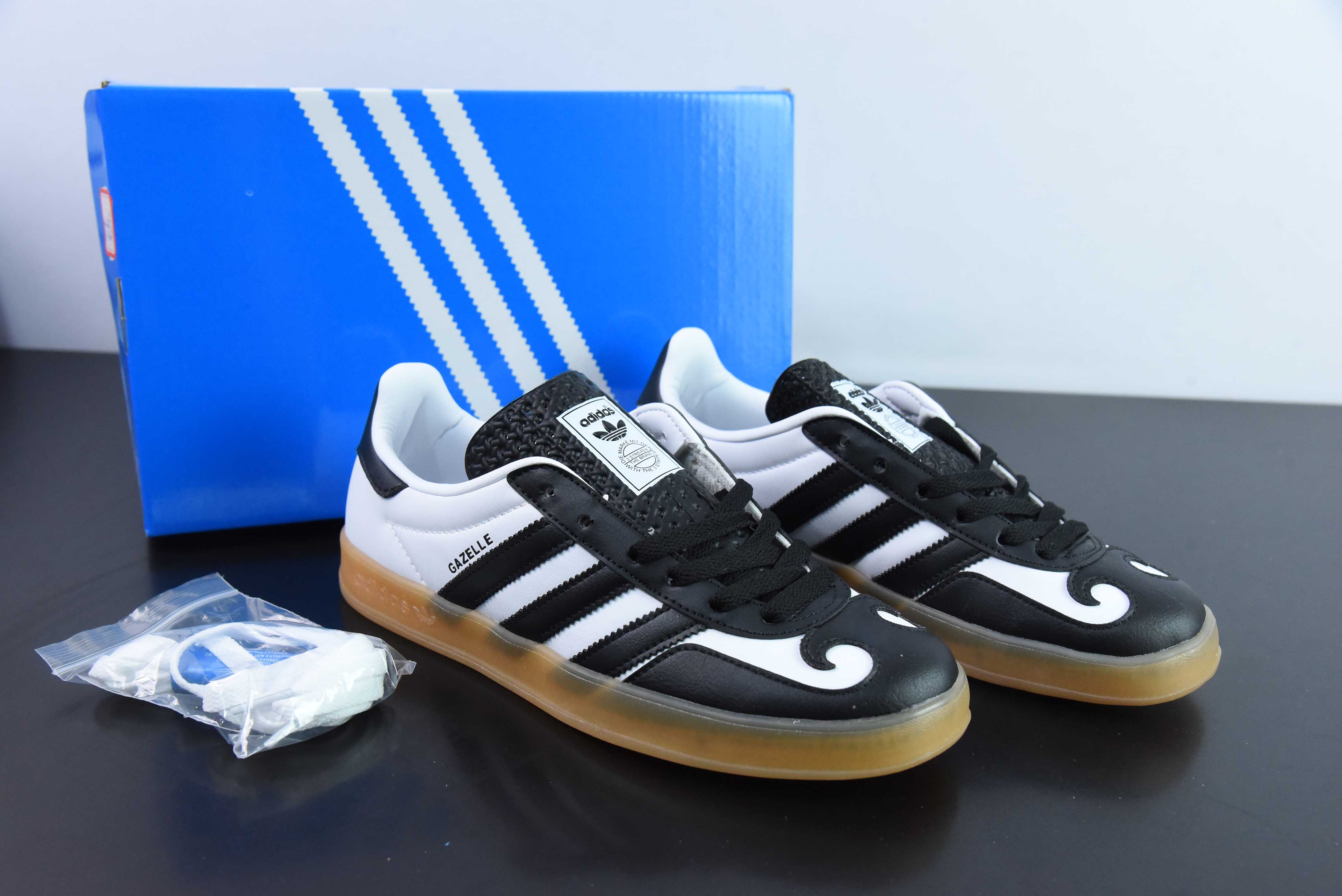 아디다스 오리지널스 가젤 인도어 샴록 캐주얼 미끄럼 방지 내마모성 로우탑 보드숏 아이템 번호: IH9990 사이즈: 36-45