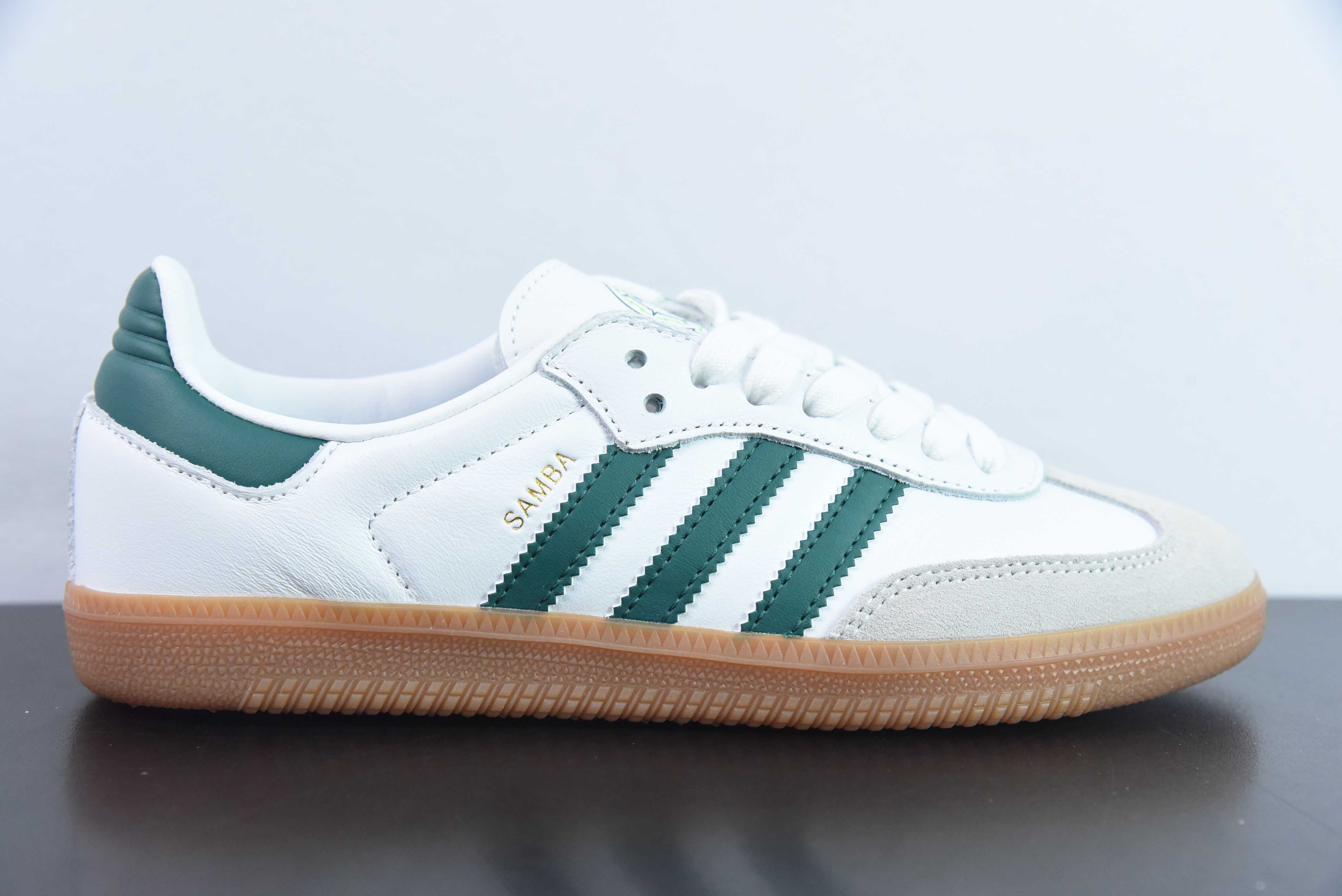 오리지널스 삼바 비건 OG 삼바 시리즈 화이트 그레이 그린 멕시코 대표팀 아이템: HQ7036 사이즈: 36-45