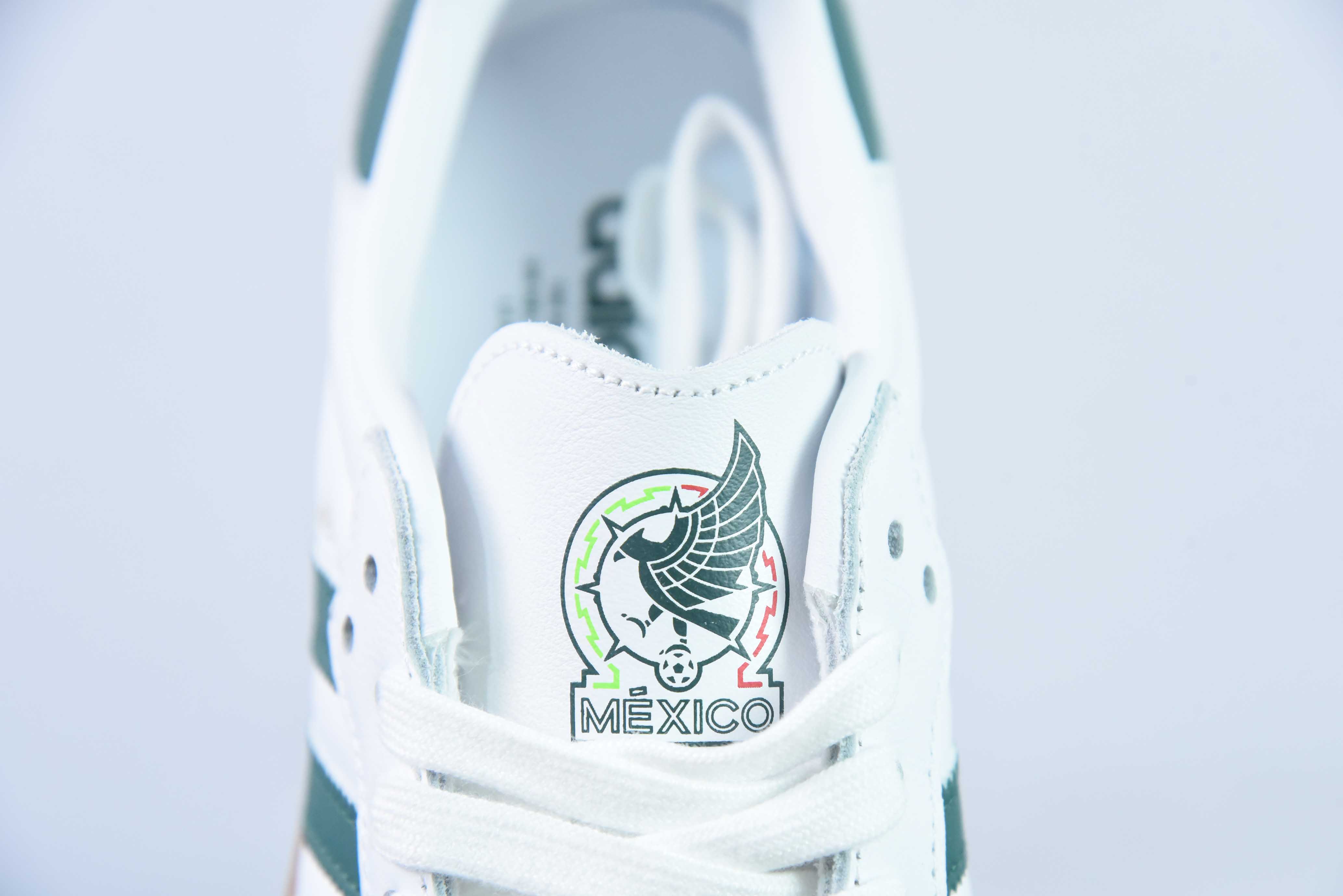 오리지널스 삼바 비건 OG 삼바 시리즈 화이트 그레이 그린 멕시코 대표팀 아이템: HQ7036 사이즈: 36-45