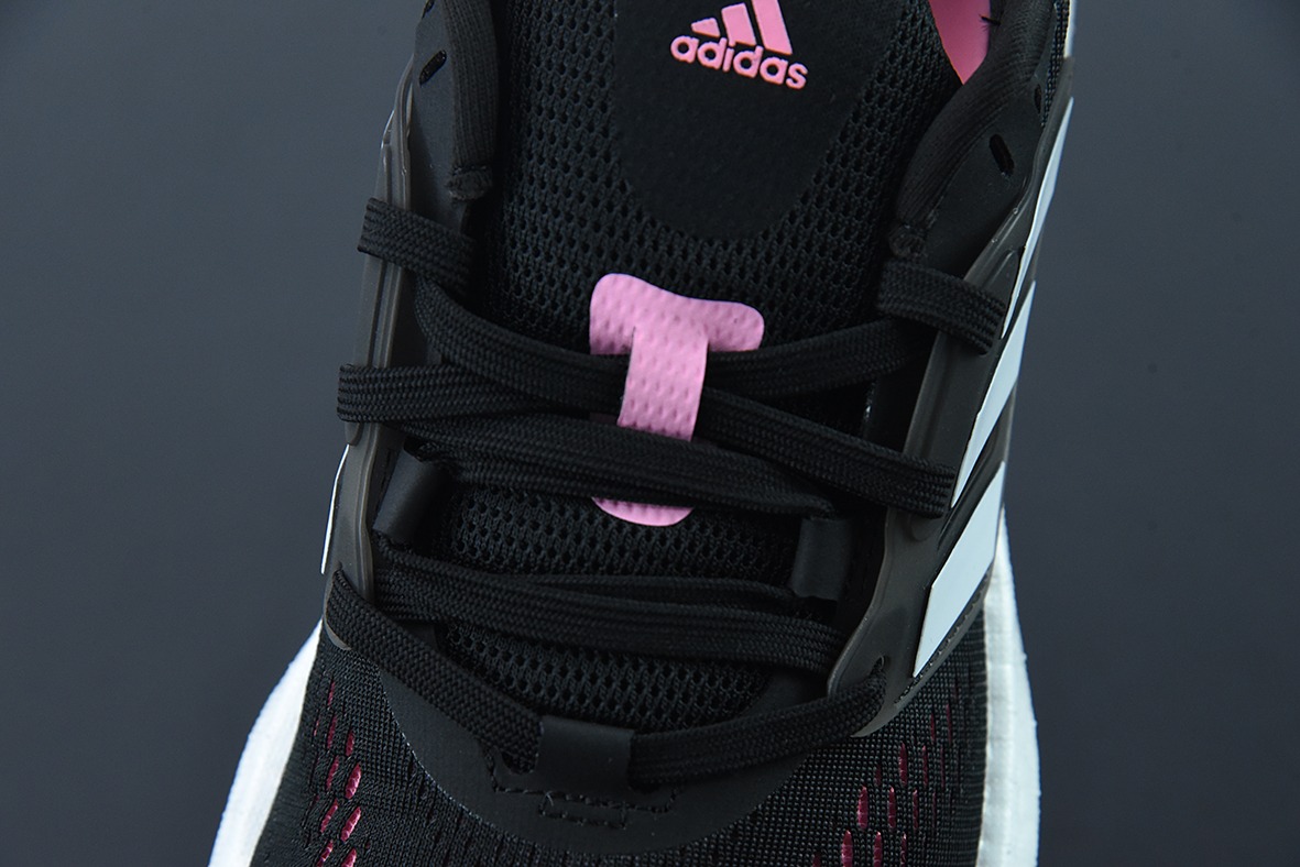 AD 퓨어부스트 HD 윈테 유 맨 새로운 컬러 UB8.0 블랙 앤 화이트 핑크 상품 번호: HQ1458 사이즈: 36-39