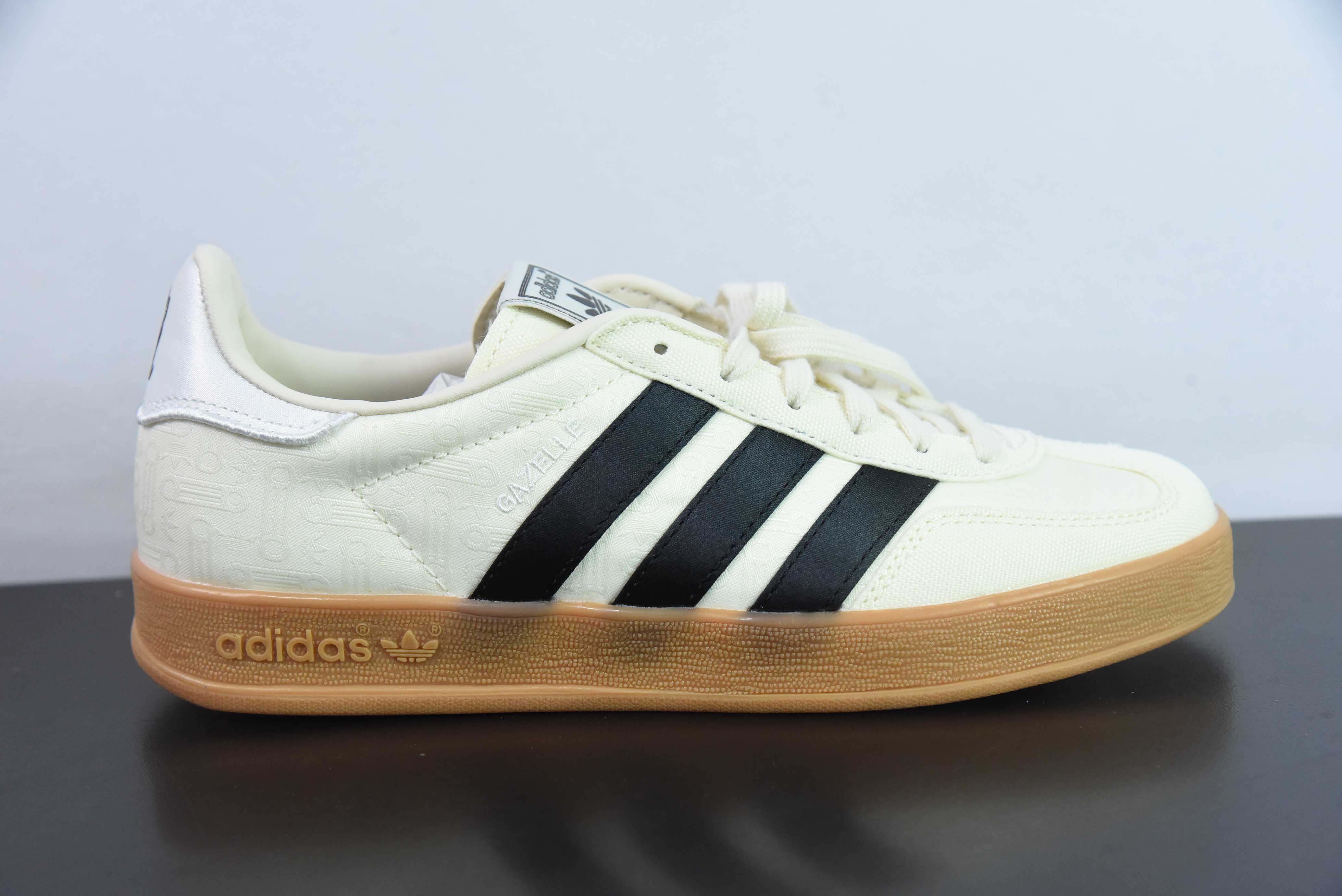 AD 오리지널 가젤 실내 트레이너 로우 탑 레트로 빈티지 다용도 캐주얼 스포츠 Wnte 보드 슈즈 상품 번호: IG3677 사이즈: 35.5-44