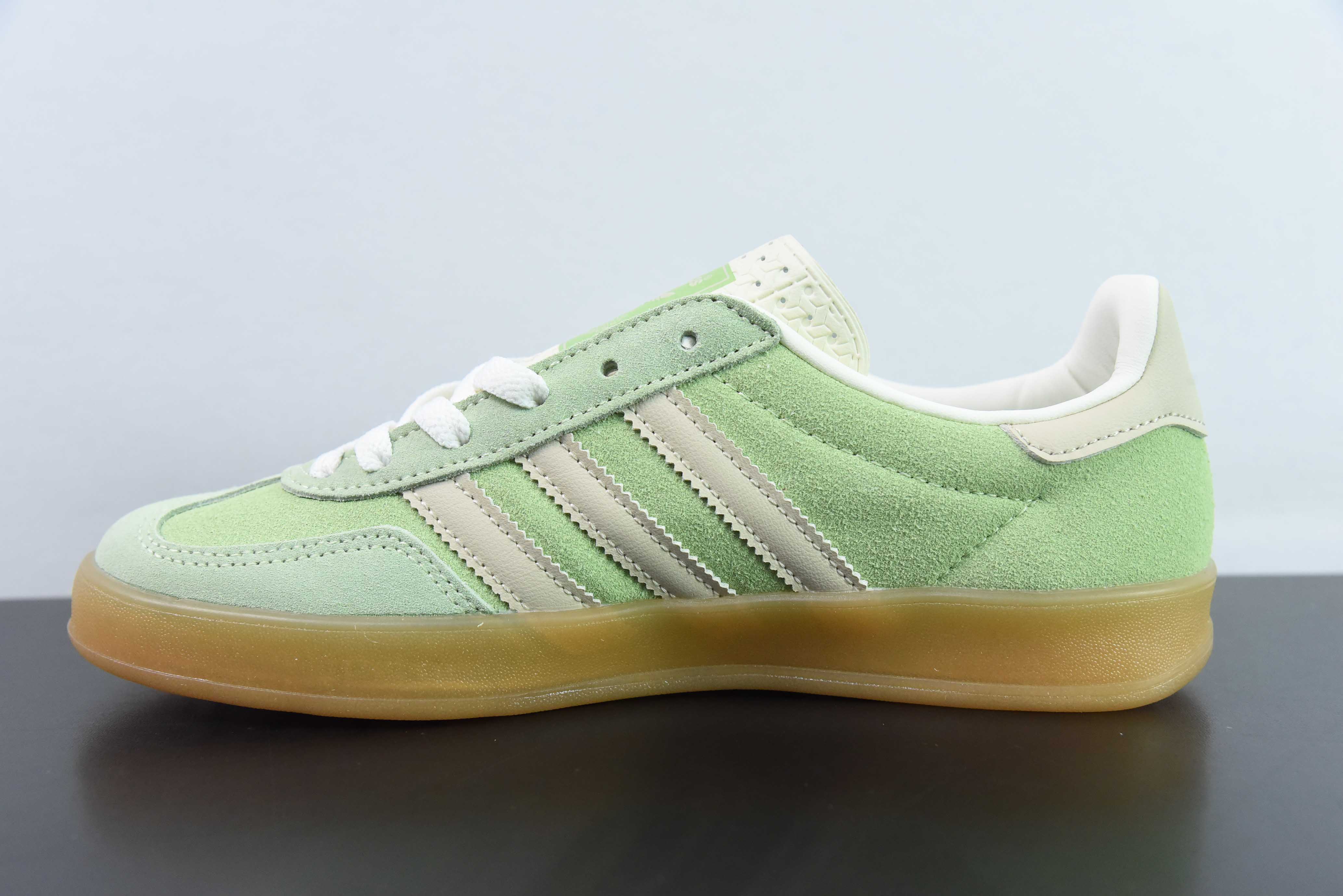 아디다스 오리지널스 가젤 인도어 샴록 캐주얼 미끄럼 방지 로우탑 보드 슈즈 아이템 번호: IE2948 사이즈: 36-40