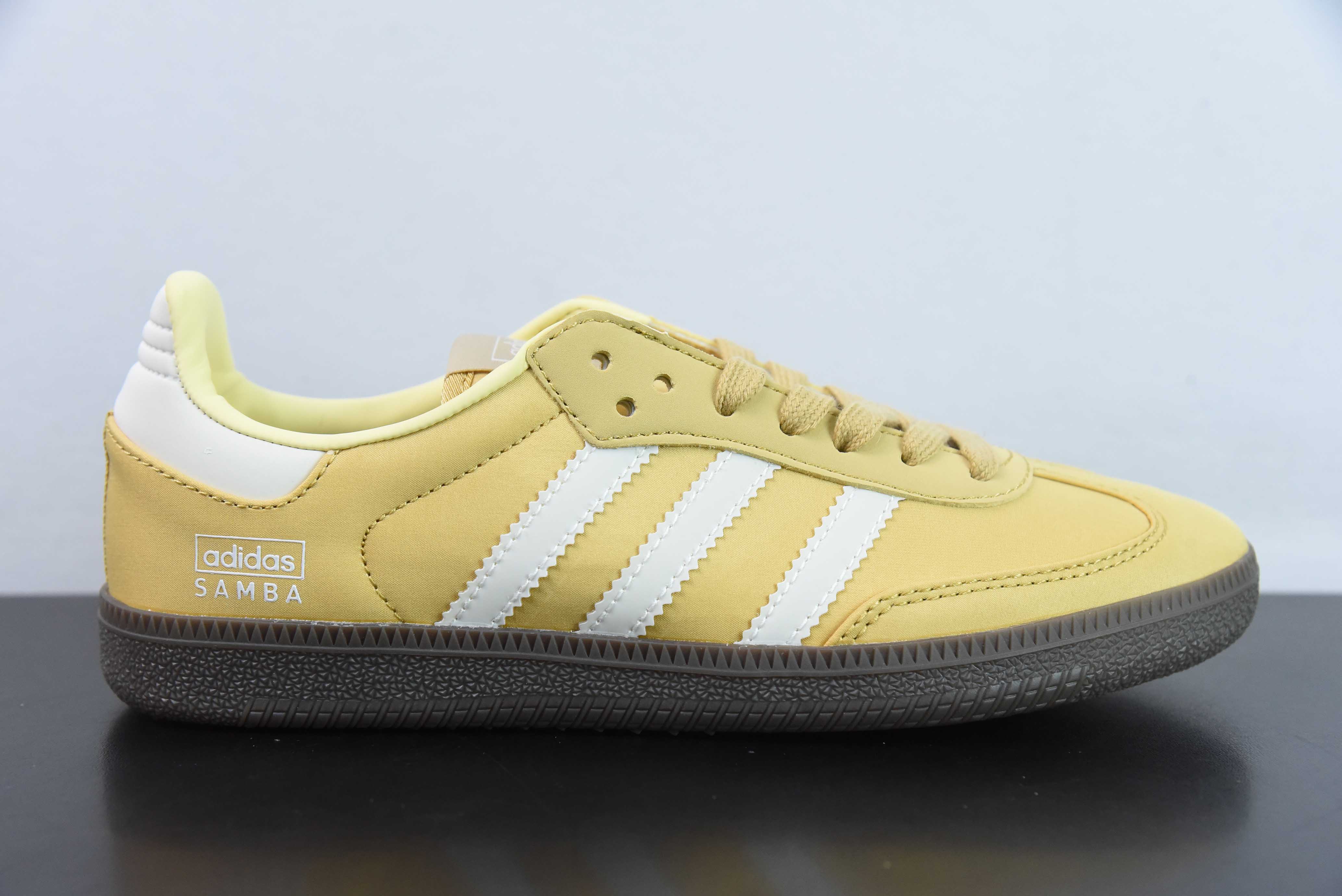 AD 오리지널스 삼바 OG 삼바 시리즈 신사 독일 훈련 축구 스타일 수백 개의 로우 탑 캐주얼 트레이너 나일론 밀크 옐로우 크림 화이트IG6170 사이즈 : 35-45