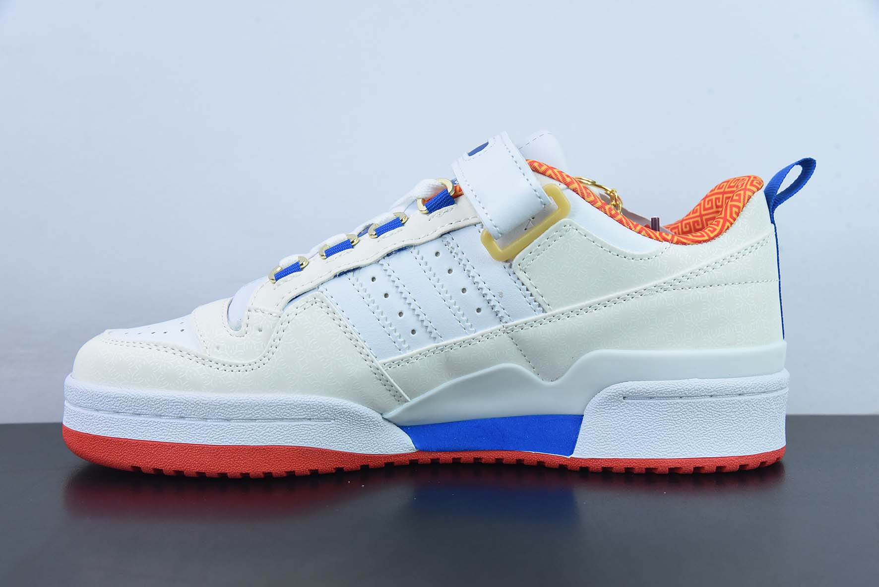 슈퍼플라이 x 오리지널스 포럼 84 로 아딜리셔스 로마 시리즈 벨크로 로우탑 레트로 레이스업 다용도 캐주얼 트레이너 ‘화이트 블루 레드 리플렉티브’ H 사이즈: 36-45