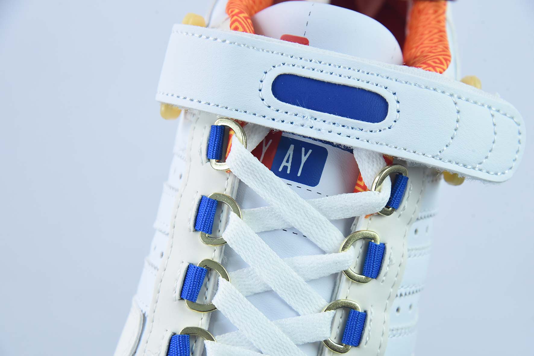 슈퍼플라이 x 오리지널스 포럼 84 로 아딜리셔스 로마 시리즈 벨크로 로우탑 레트로 레이스업 다용도 캐주얼 트레이너 ‘화이트 블루 레드 리플렉티브’ H 사이즈: 36-45