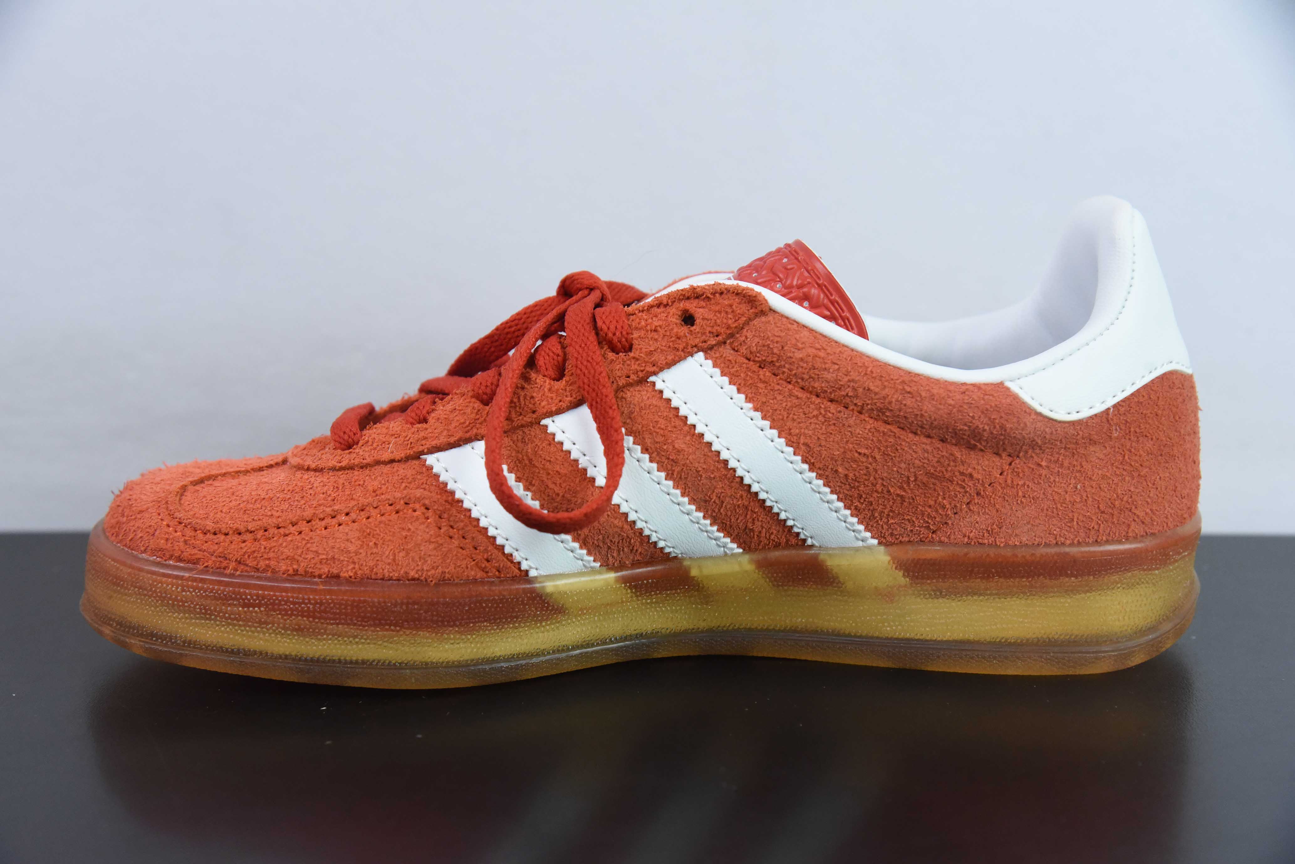 AD 오리지널 가젤 실내 트레이너 로우 탑 레트로 빈티지 페플럼 캐주얼 운동 독일 트레이너 보드 슈즈 아이템 번호 : HQ8718 사이즈 : 35.5-44