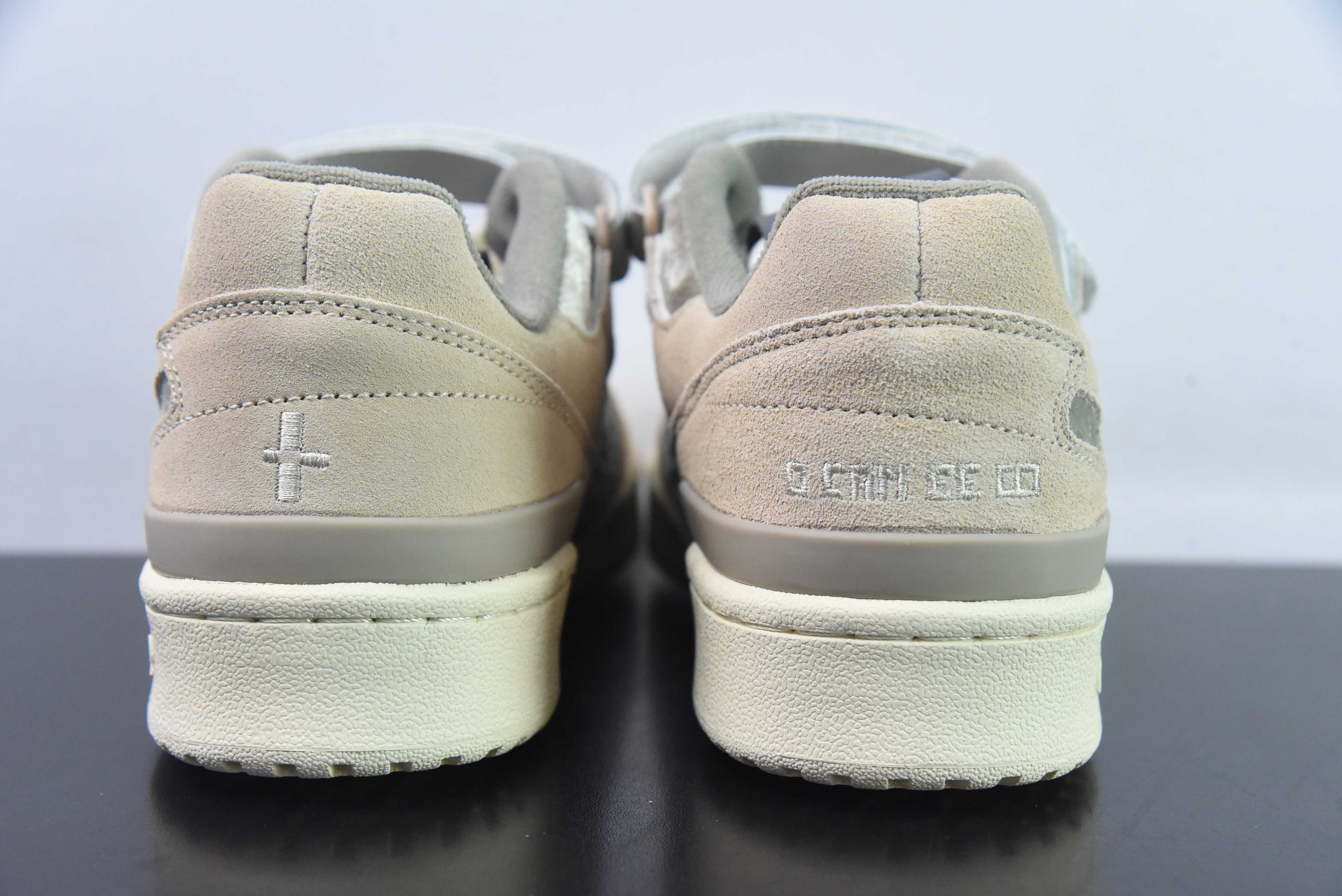 포스 x 아디다스 오리지널스 포럼 84 로우 0은 ∞가 될 수 있다 로마 벨크로 로우탑 텀블 베이지 브라운 자수 좌표 IE0026 사이즈: 36-45