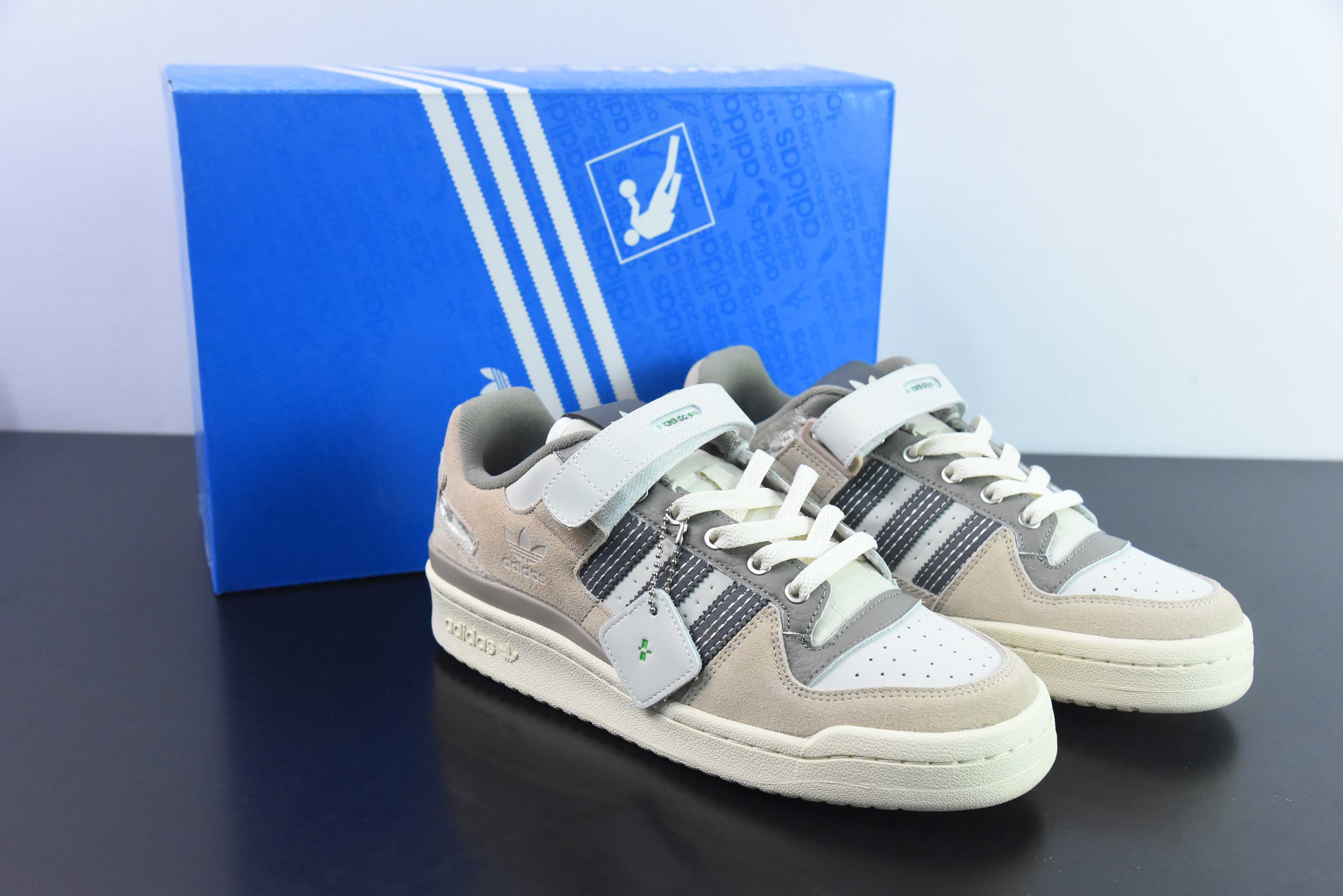 포스 x 아디다스 오리지널스 포럼 84 로우 0은 ∞가 될 수 있다 로마 벨크로 로우탑 텀블 베이지 브라운 자수 좌표 IE0026 사이즈: 36-45