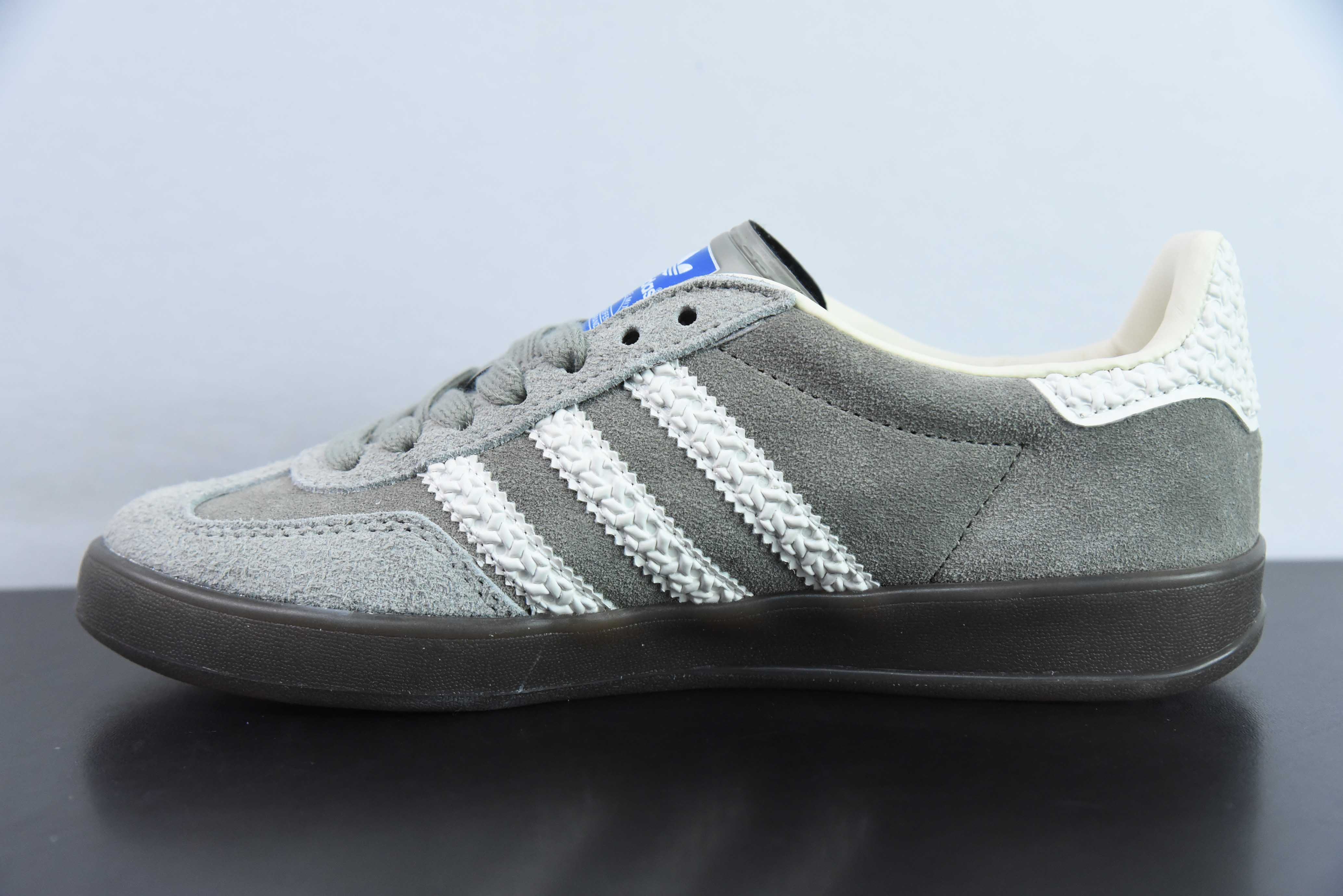 AD 가젤 인도어 트레이너 가젤 인도어 트레이너 로우탑 레트로 빈티지 다용도 캐주얼 운동화 아이템 번호: IF1807 사이즈: 35-45