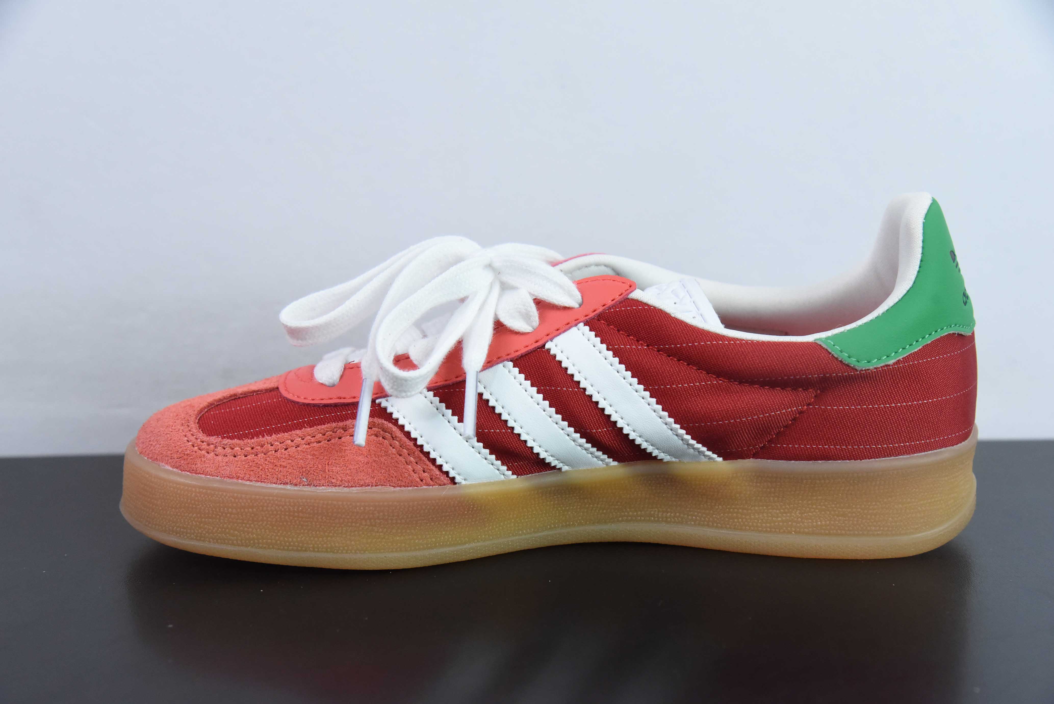 AD 오리지널 가젤 실내 트레이너 로우탑 빈티지 백 백 캐주얼 스포츠 독일 트레이닝 윈드 보드 슈즈 품목 번호: IF9641 사이즈: 35.5-44