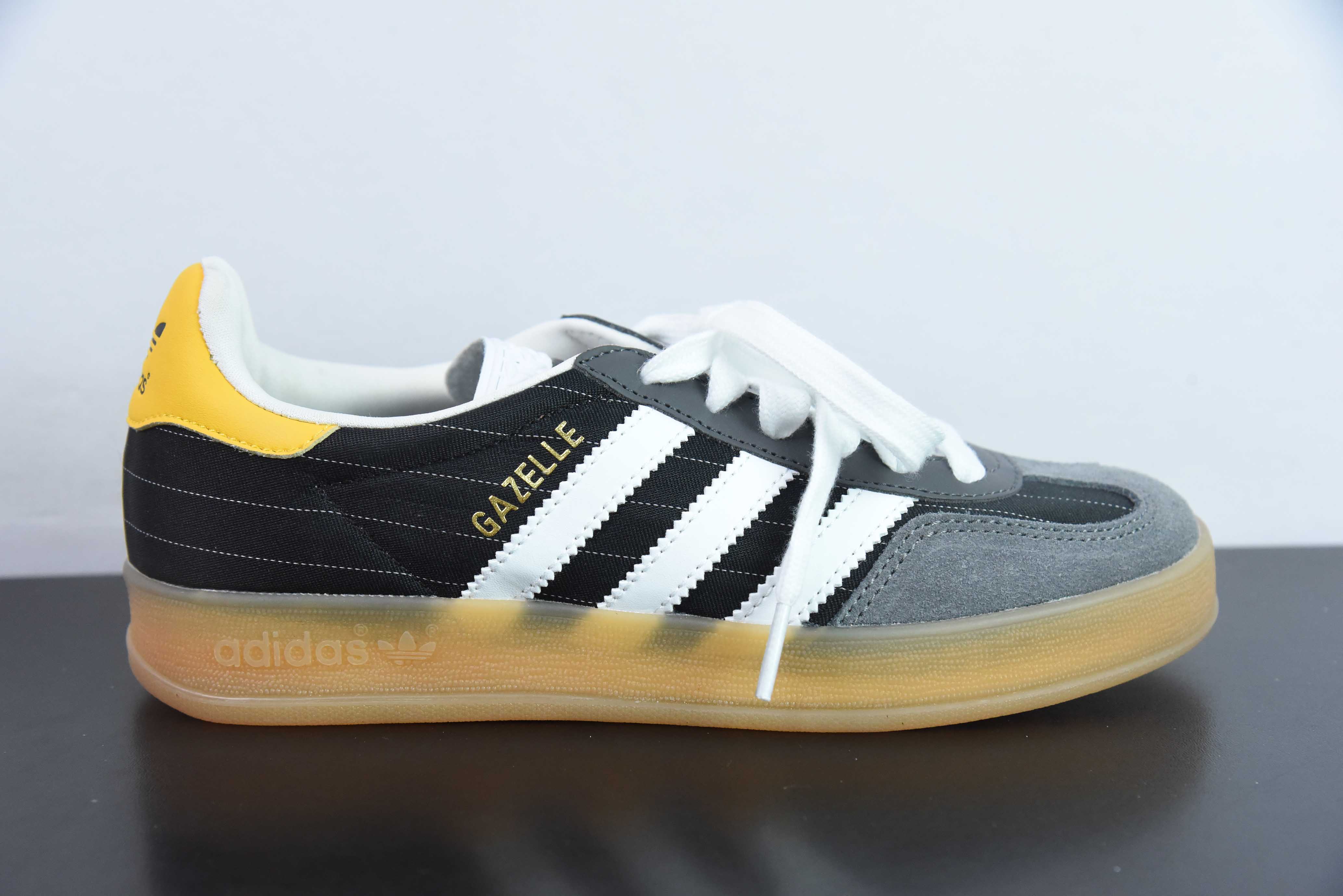AD 오리지널 가젤 실내 트레이너 로우탑 레트로 빈티지 캐주얼 스포츠 독일 트레이닝 스타일 보드 슈즈 아이템 번호: IF9642 사이즈: 35.5-44